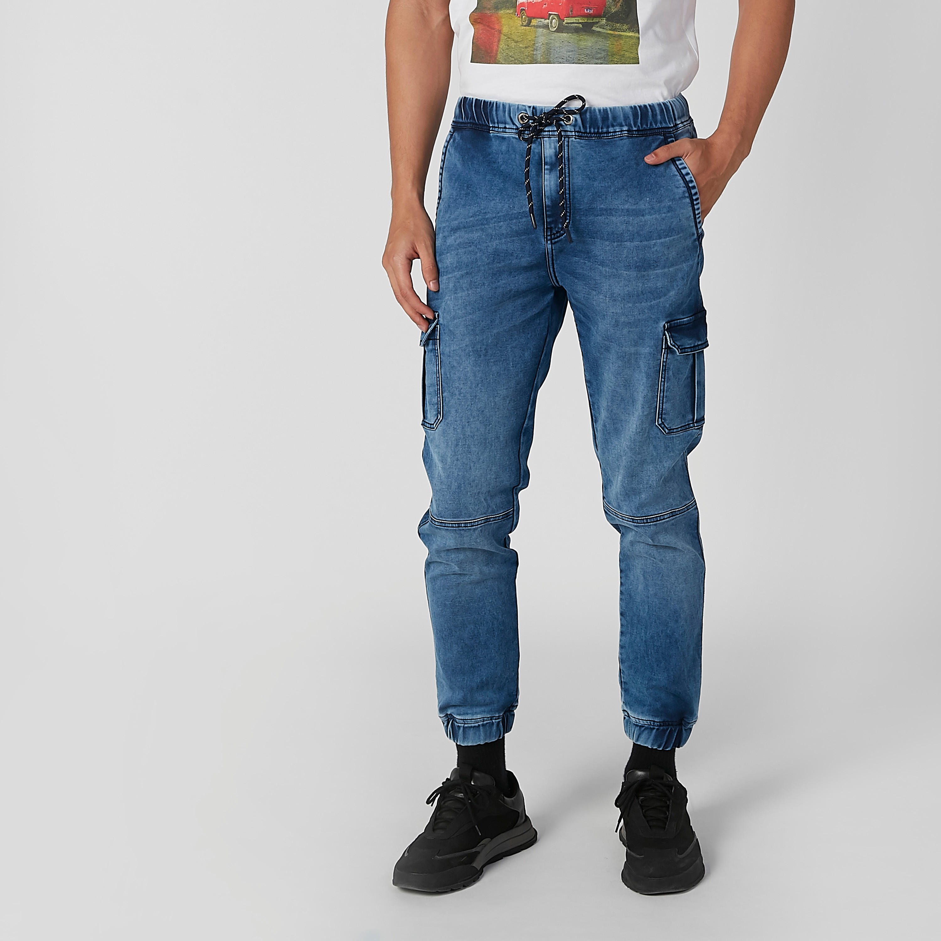 بنطلون جينز مستدام سليم بخصر منخفض وجيوب-men-clothing-bottoms-jeans-image-1