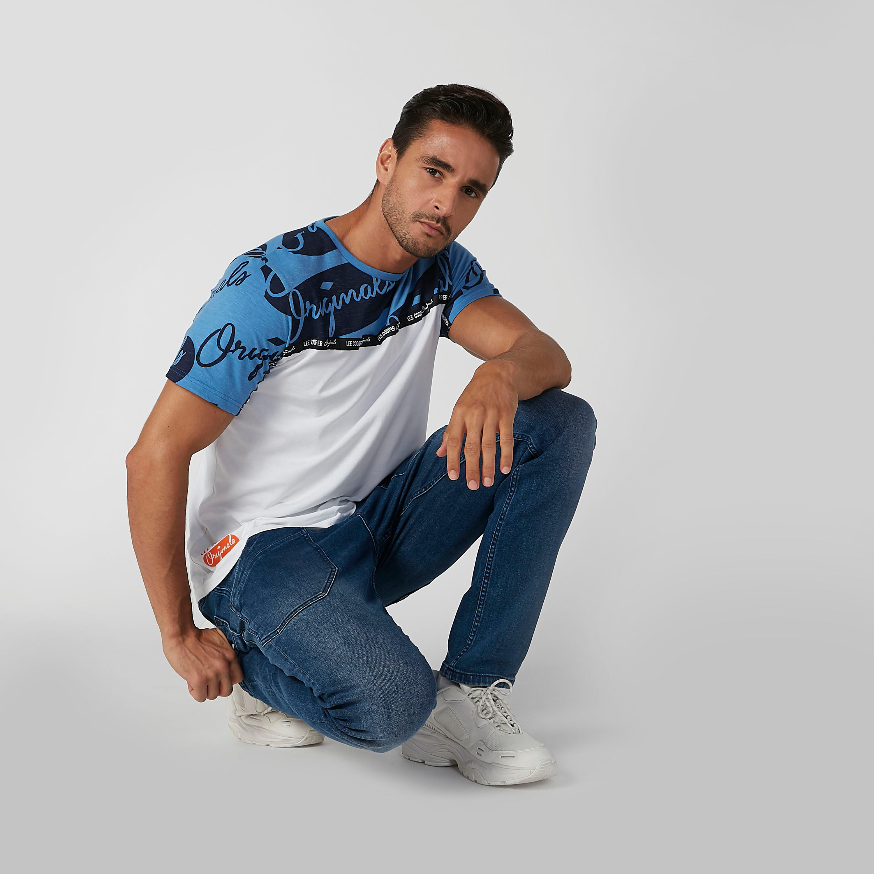 بنطلون جينز مستدام سليم بخصر منخفض وجيوب -men-clothing-bottoms-jeans-image-2