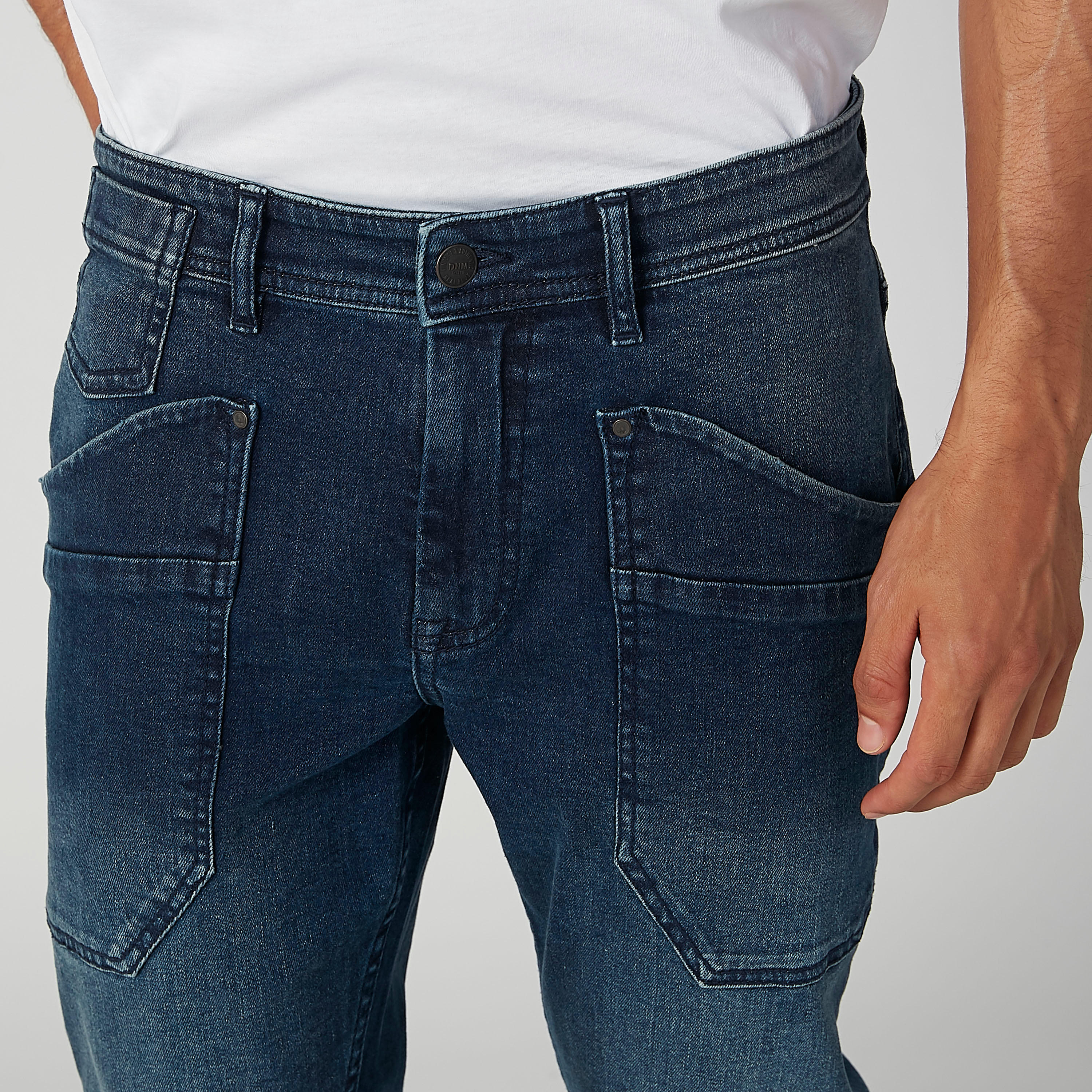 بنطلون جينز مستدام سليم بخصر منخفض وجيوب -men-clothing-bottoms-jeans-image-10