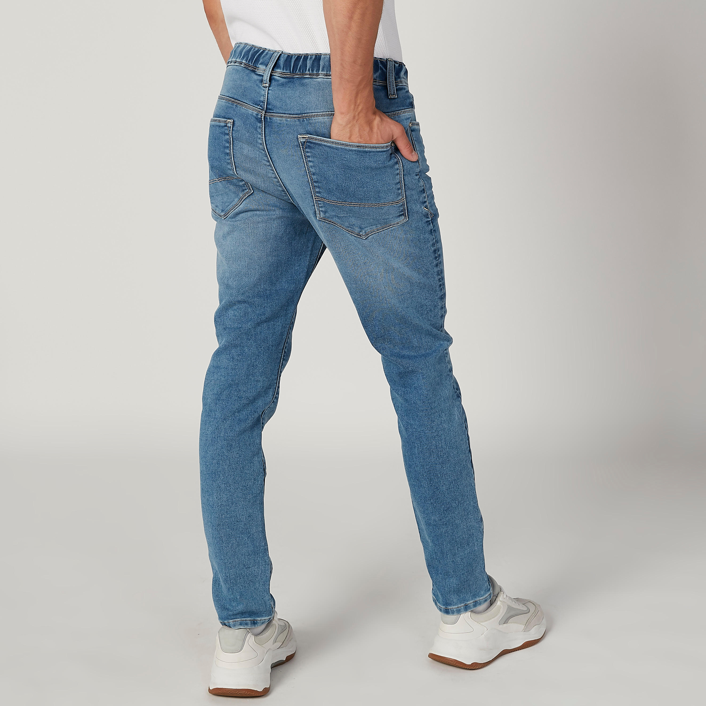 بنطلون جينز مستدام سكيني بارز الملمس بخصر منخفض وجيوب-men-clothing-bottoms-jeans-image-4