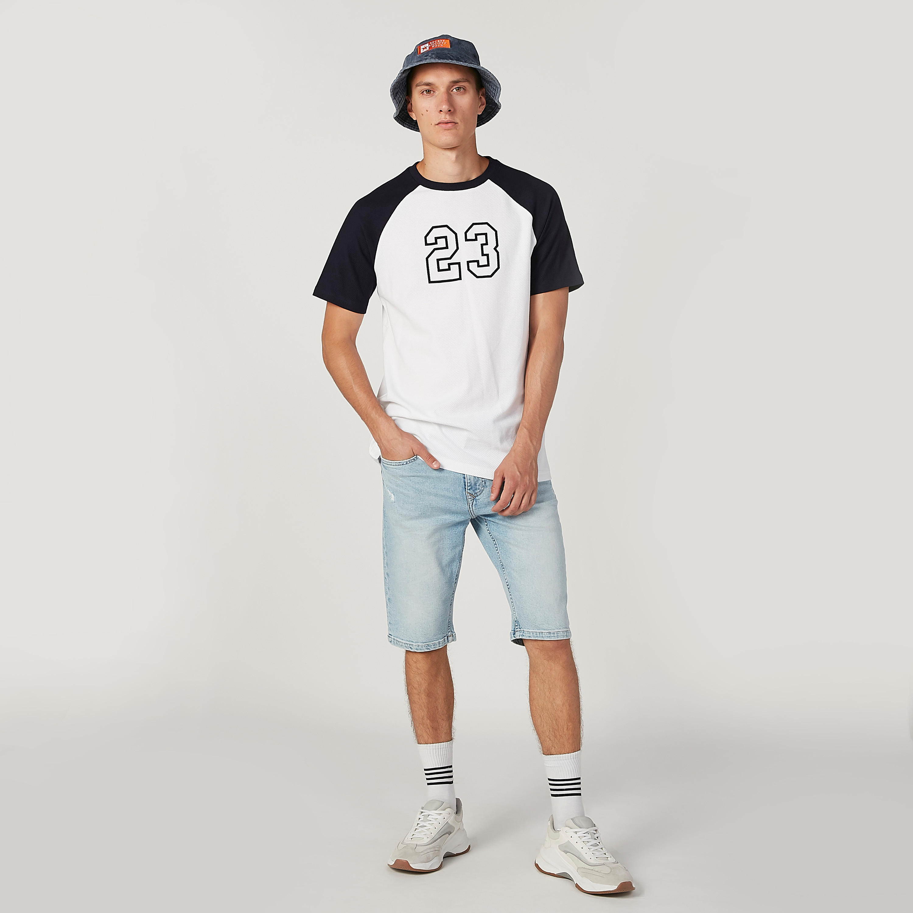 شورت مستدام دينم بجيوب -men-clothing-bottoms-shorts-image-2