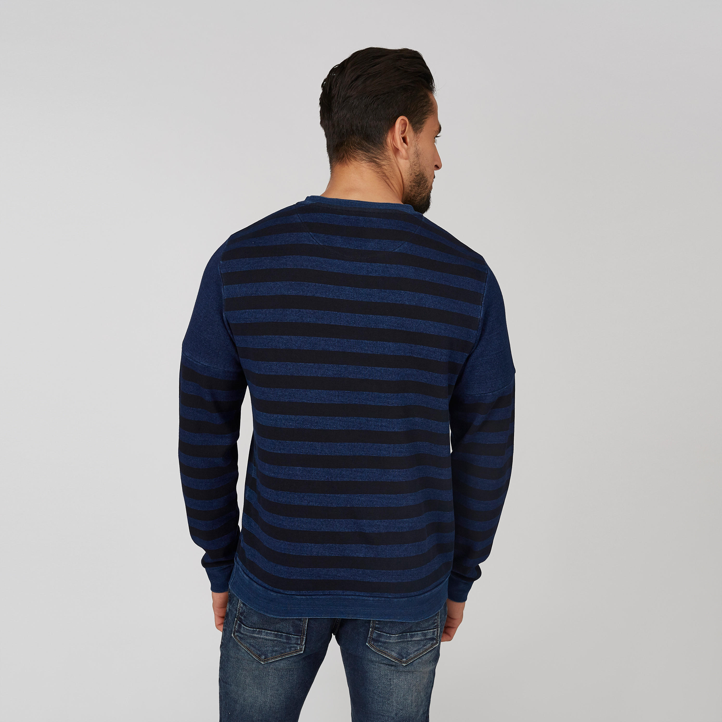 سويت شيرت دينم مقلّم بياقة هينلي وأكمام طويلة-men-winterwear-hoodiesandsweatshirts-image-2