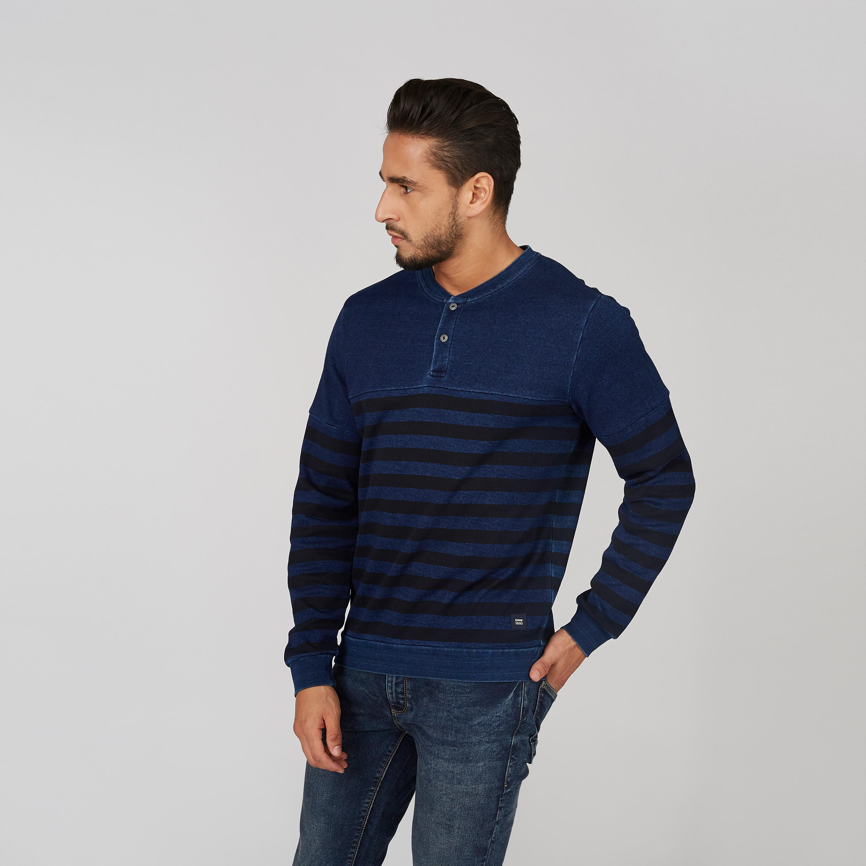 سويت شيرت دينم مقلّم بياقة هينلي وأكمام طويلة-men-winterwear-hoodiesandsweatshirts-image-5