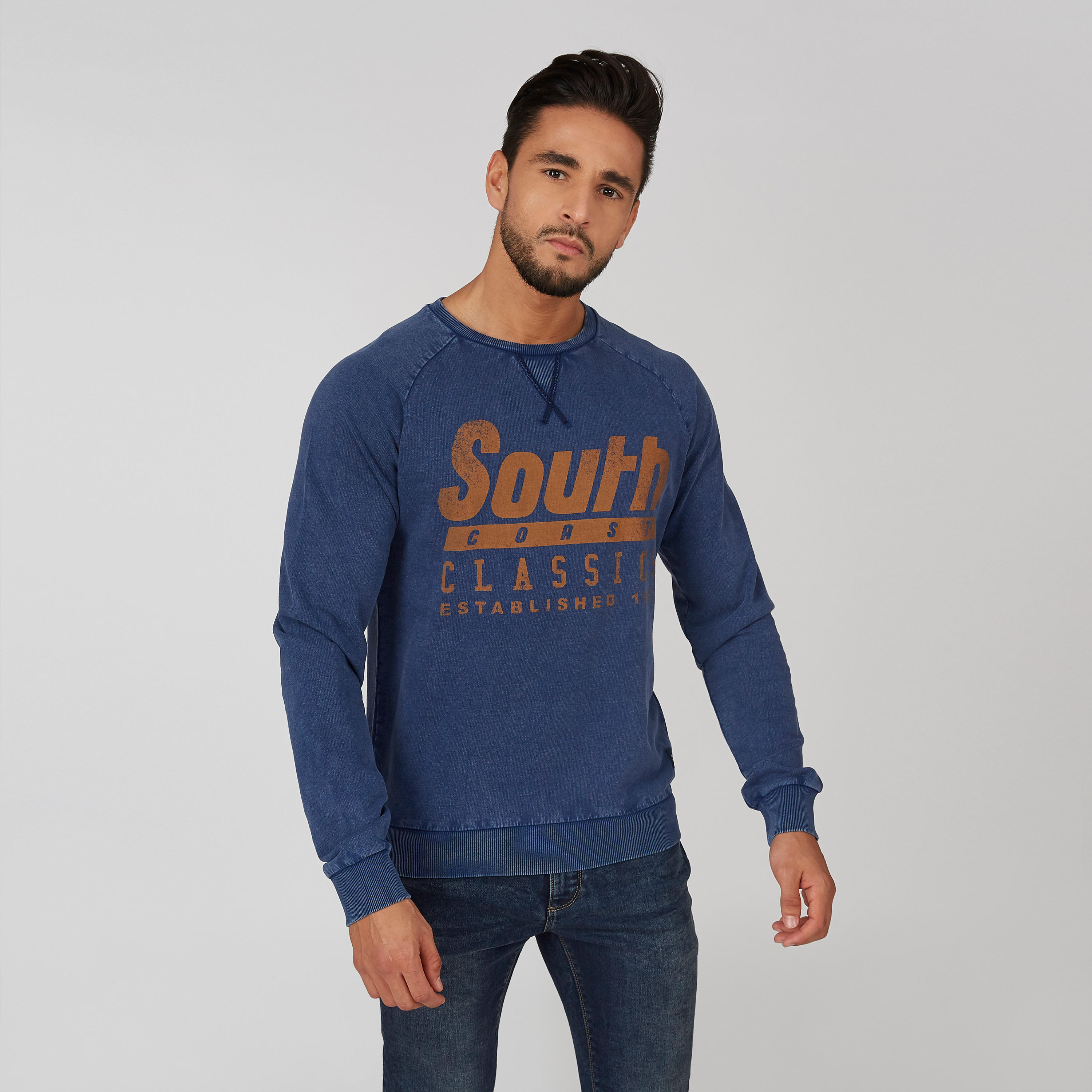 كنزة دينم بأكمام طويلة وياقة مستديرة وطبعات-men-winterwear-hoodiesandsweatshirts-image-3