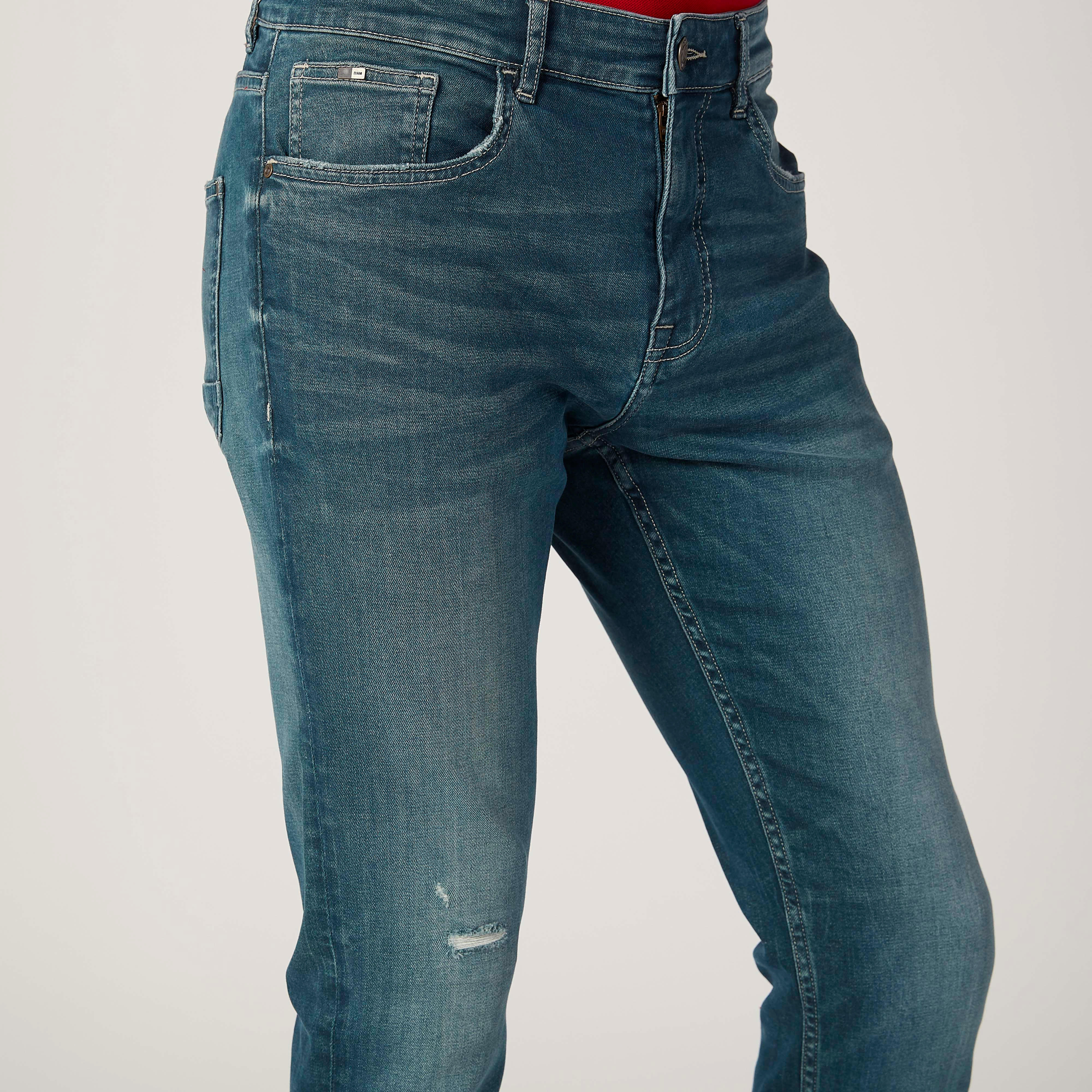 بنطلون جينز طويل ممزّق بجيوب وحلقات للحزام-men-clothing-bottoms-jeans-image-3