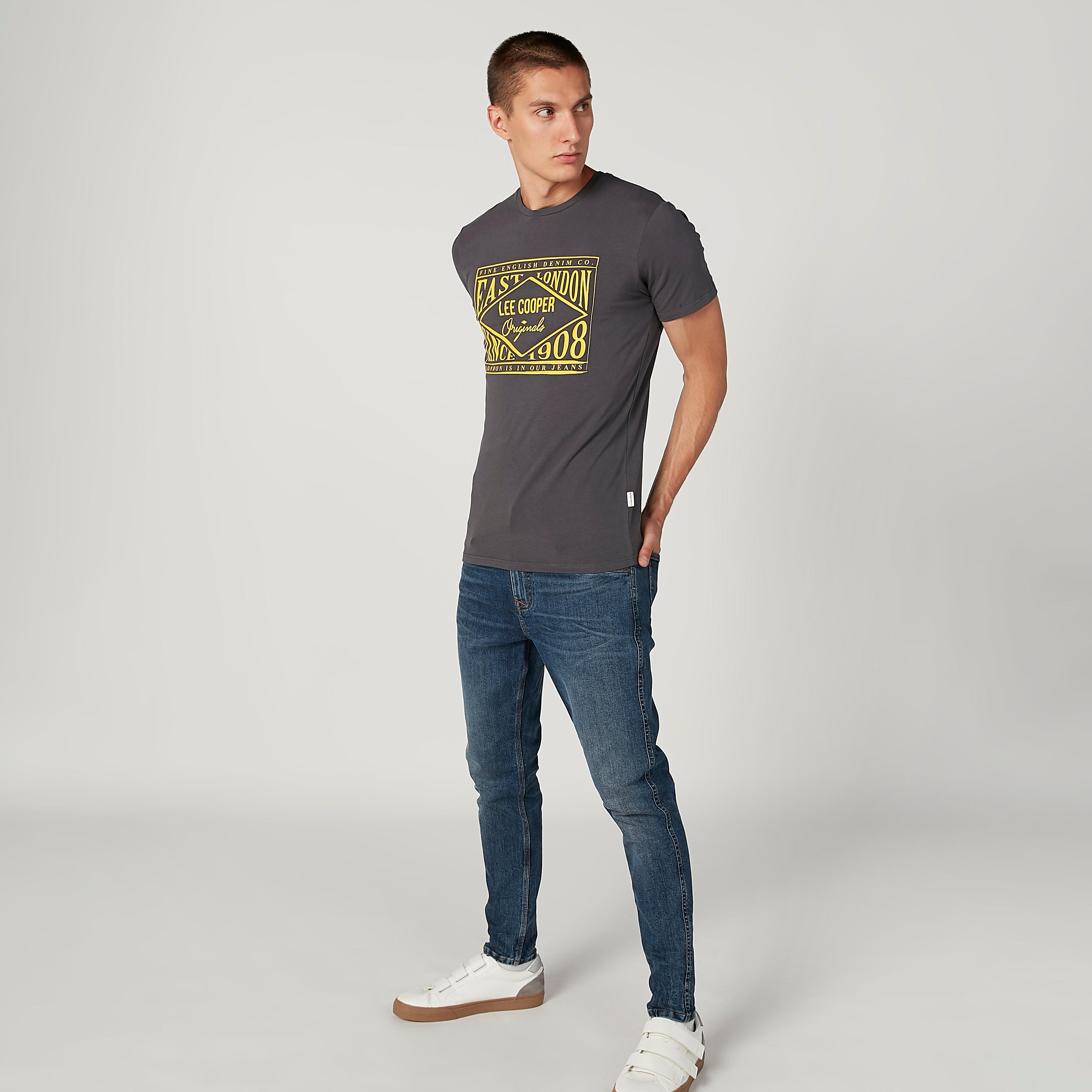 بنطال جينز سادة طويل بجيوب وحلقات للحزام-men-clothing-bottoms-jeans-image-2