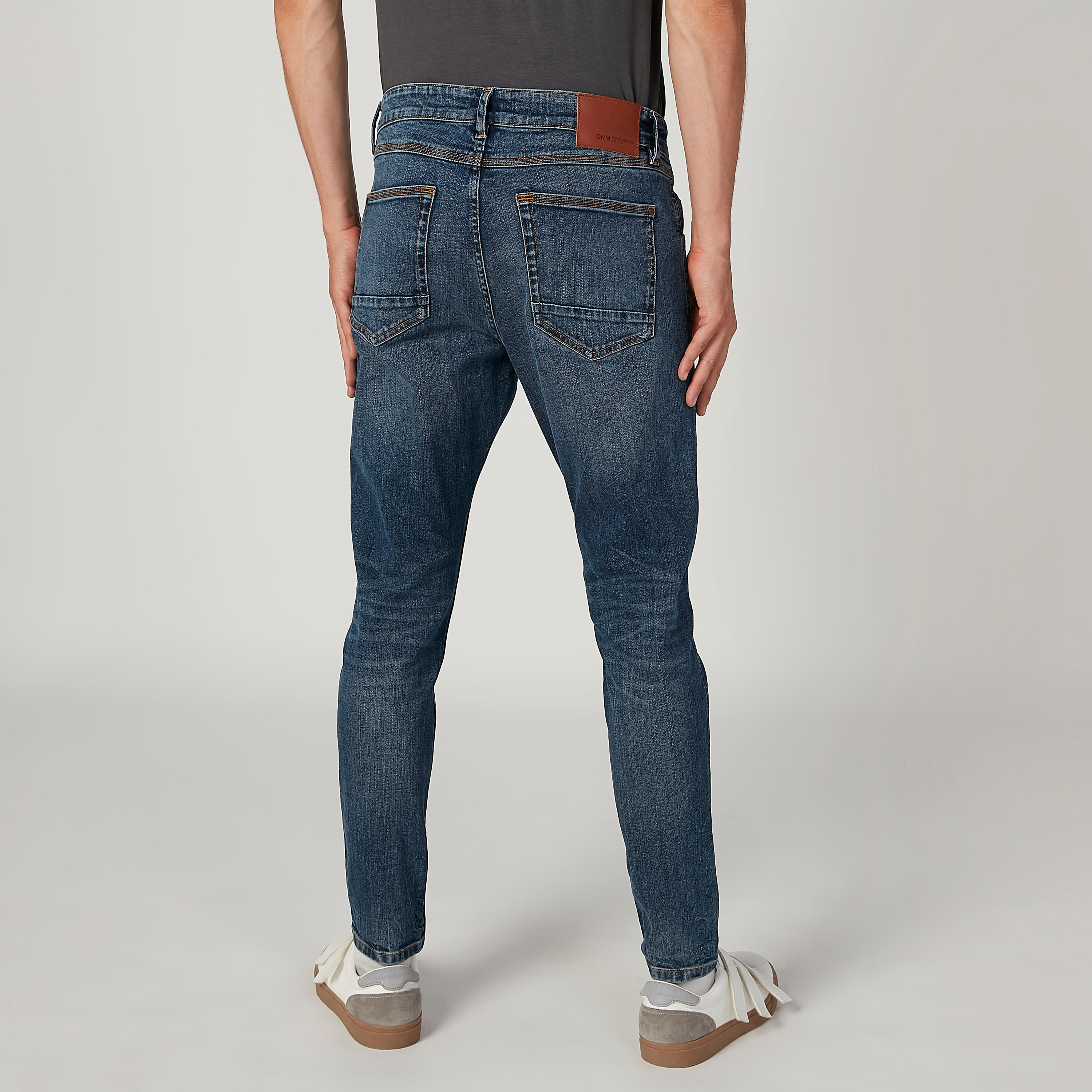 بنطال جينز سادة طويل بجيوب وحلقات للحزام-men-clothing-bottoms-jeans-image-4