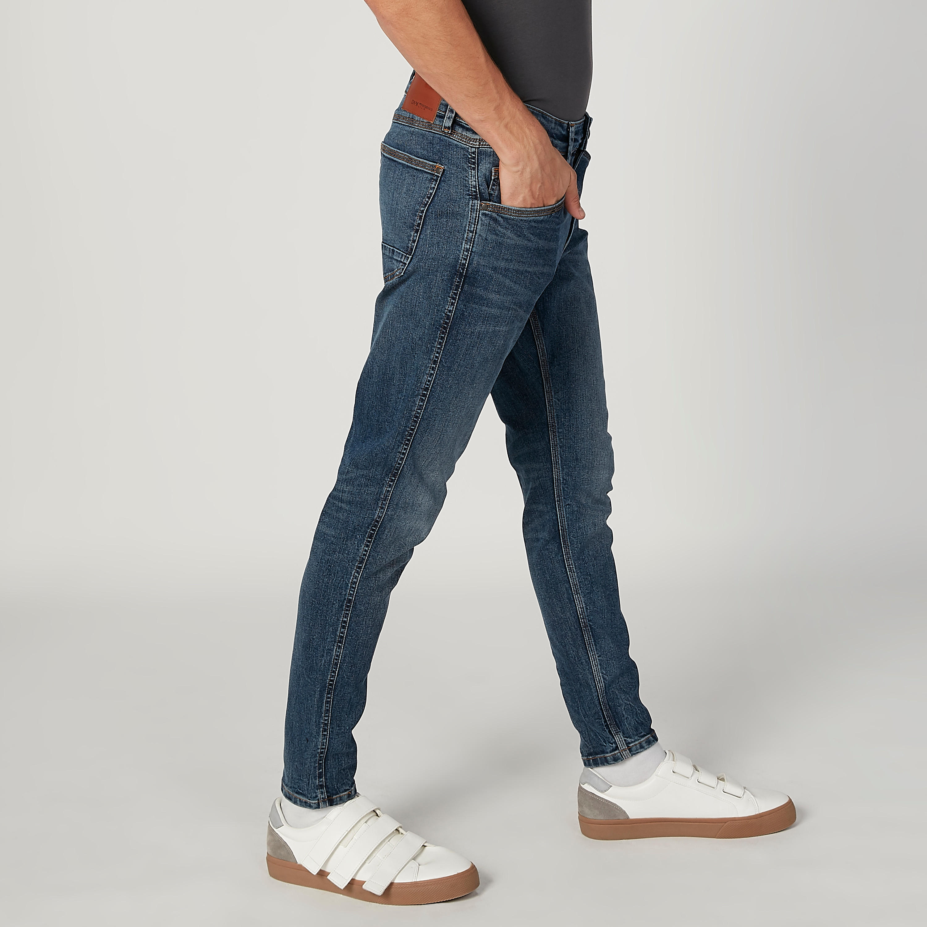 بنطال جينز سادة طويل بجيوب وحلقات للحزام-men-clothing-bottoms-jeans-image-5