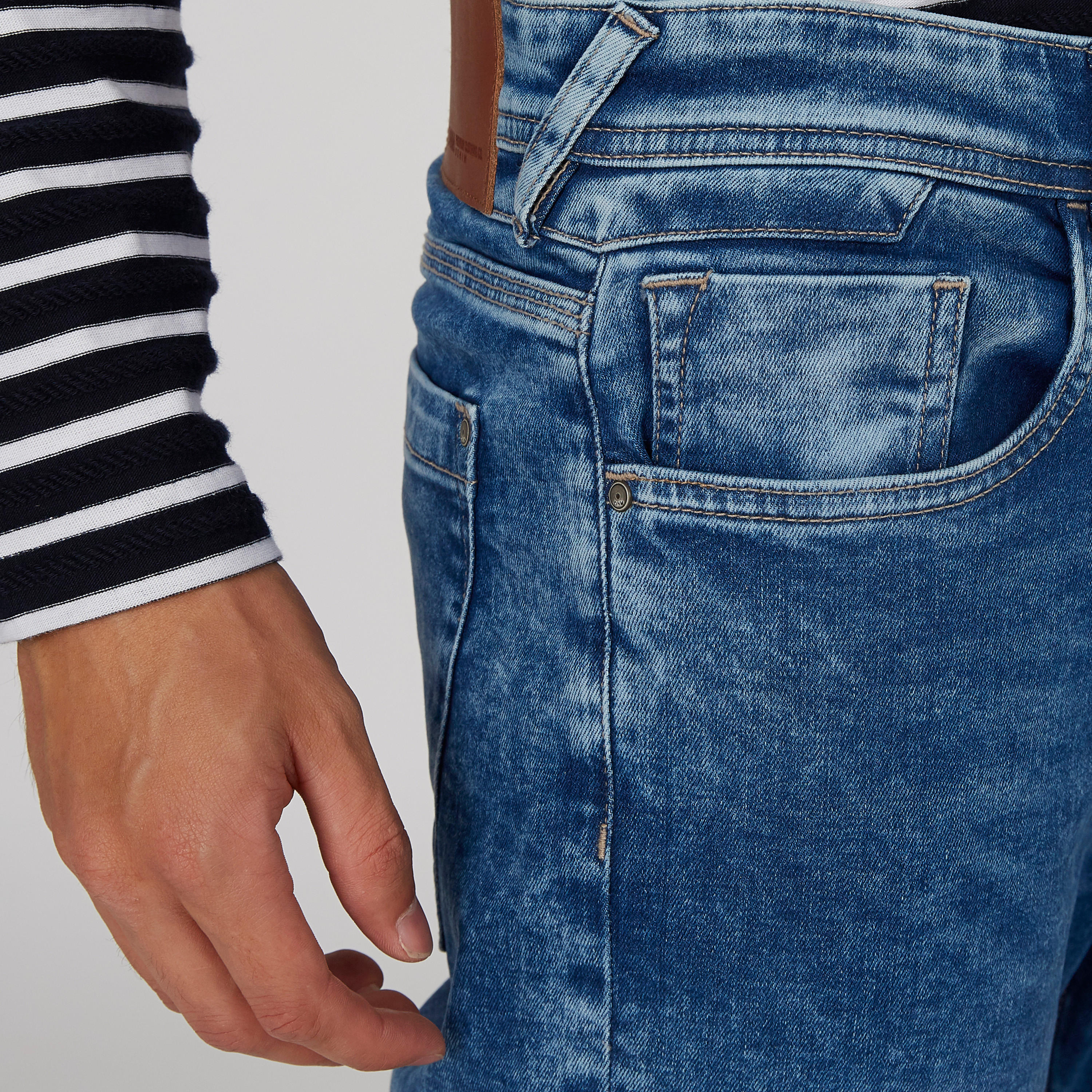 بنطلون جينز بجيوب وحلقات للحزام-men-clothing-bottoms-jeans-image-5