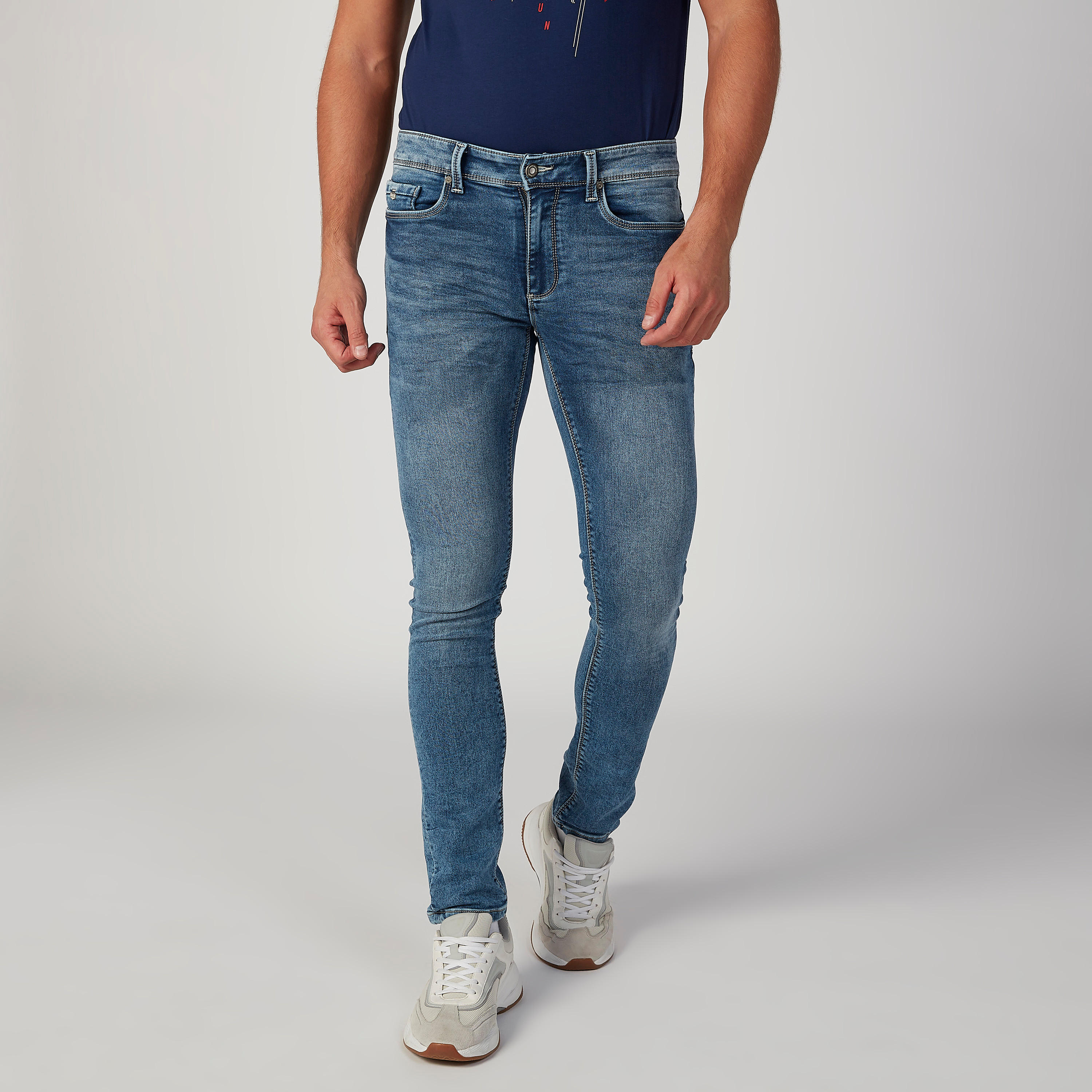 بنطلون جينز مستدام سكيني سادة بخصر منخفض وجيوب -men-clothing-bottoms-jeans-image-1