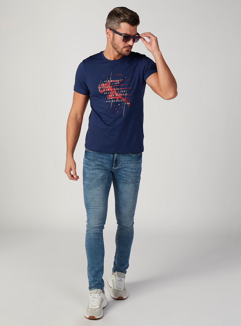 بنطلون جينز مستدام سكيني سادة بخصر منخفض وجيوب -men-clothing-bottoms-jeans-image-2