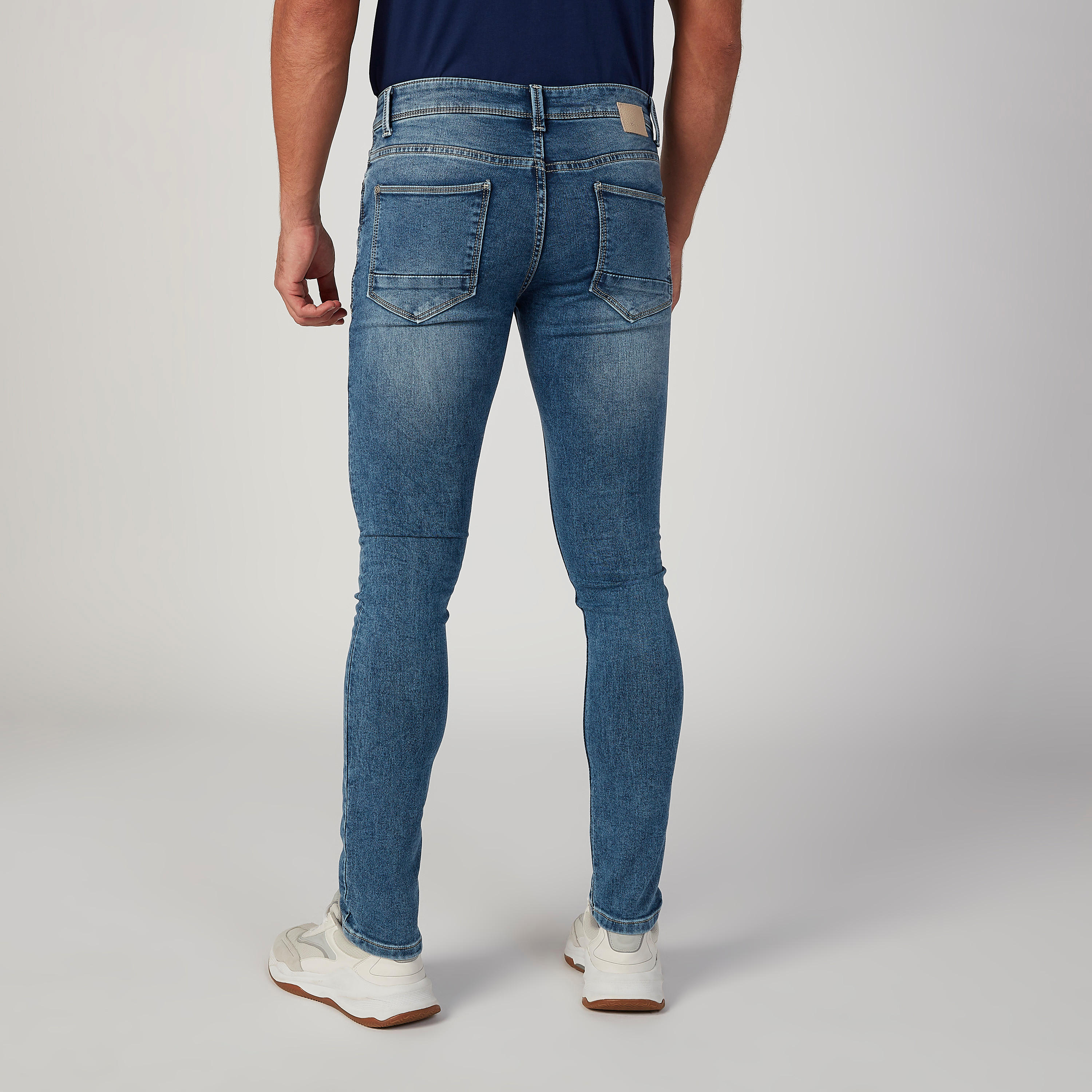 بنطلون جينز مستدام سكيني سادة بخصر منخفض وجيوب -men-clothing-bottoms-jeans-image-4