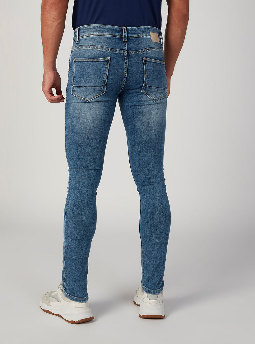 بنطلون جينز مستدام سكيني سادة بخصر منخفض وجيوب -men-clothing-bottoms-jeans-image-4
