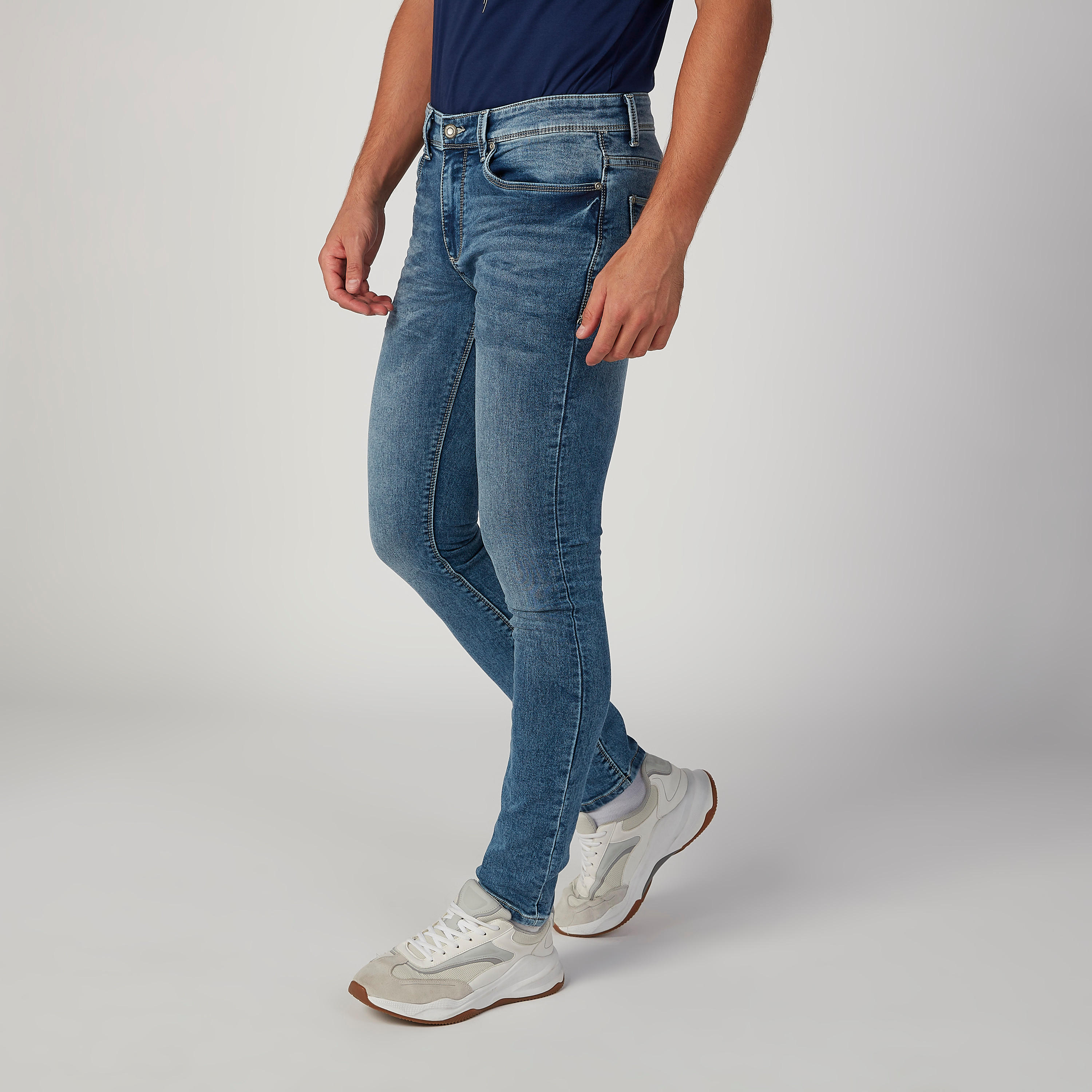 بنطلون جينز مستدام سكيني سادة بخصر منخفض وجيوب -men-clothing-bottoms-jeans-image-5