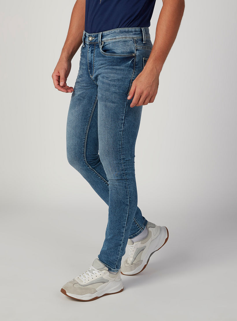 بنطلون جينز مستدام سكيني سادة بخصر منخفض وجيوب -men-clothing-bottoms-jeans-image-5