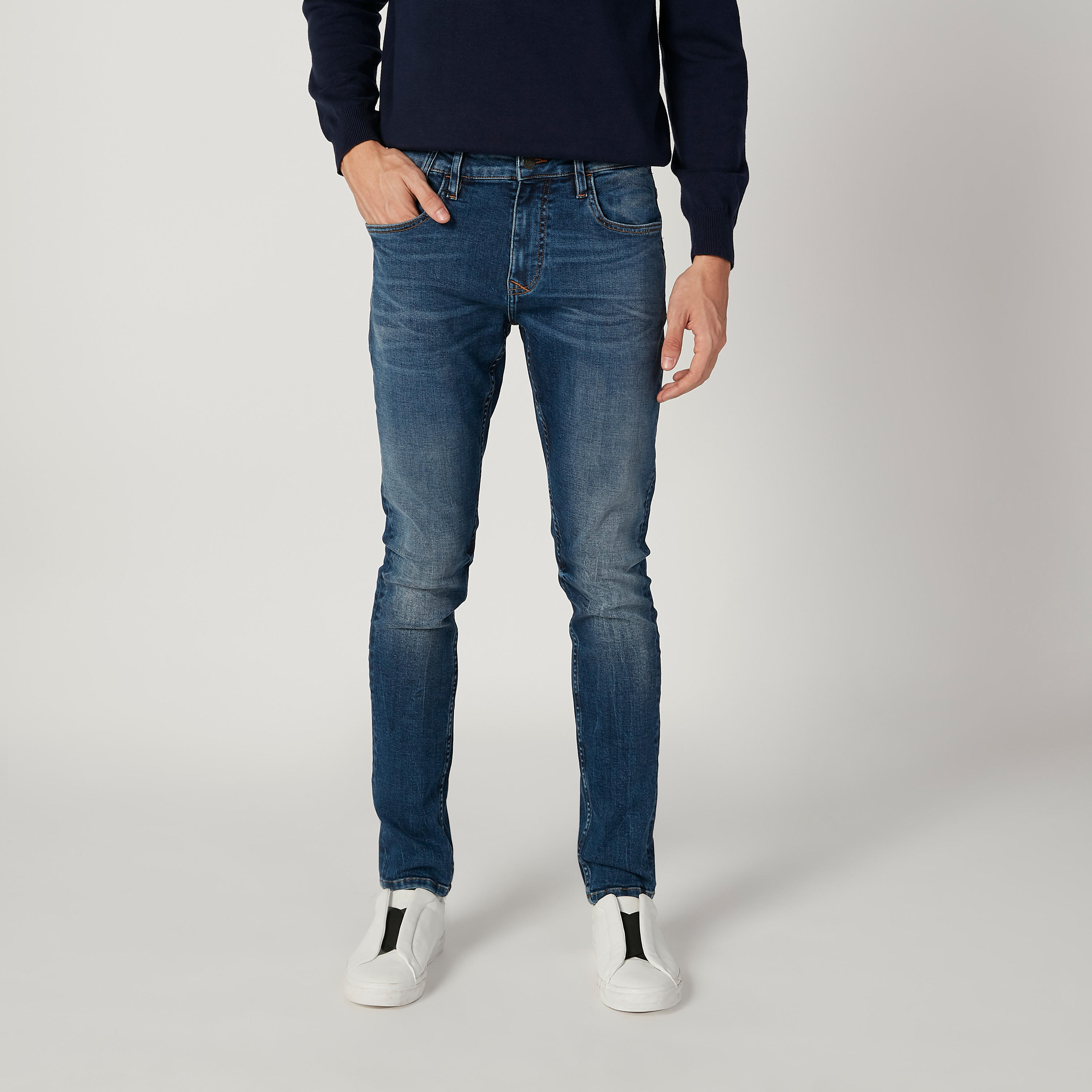 بنطلون جينز مستدام سليم سادة بخصر منخفض وجيوب -men-clothing-bottoms-jeans-image-1