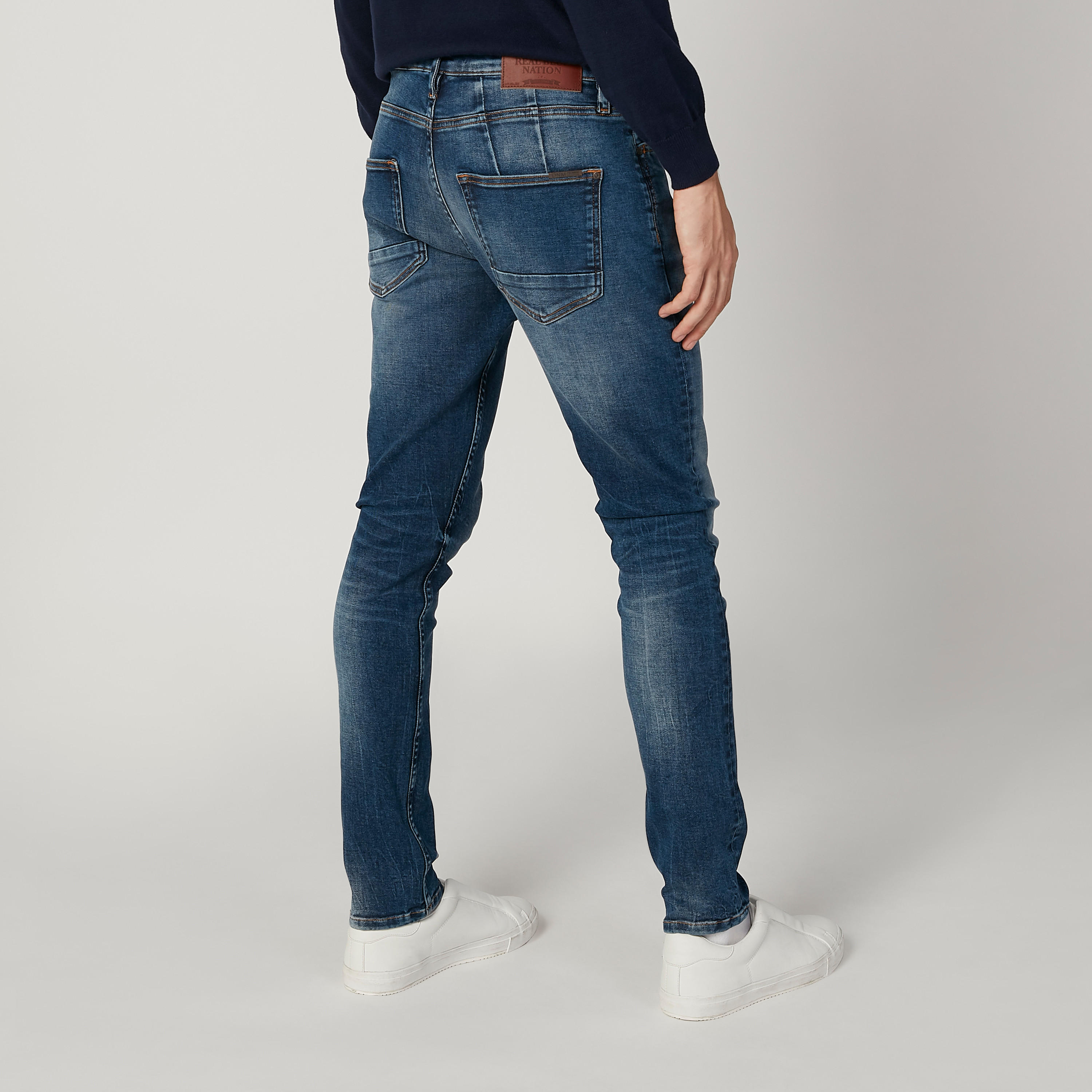 بنطلون جينز مستدام سليم سادة بخصر منخفض وجيوب -men-clothing-bottoms-jeans-image-4