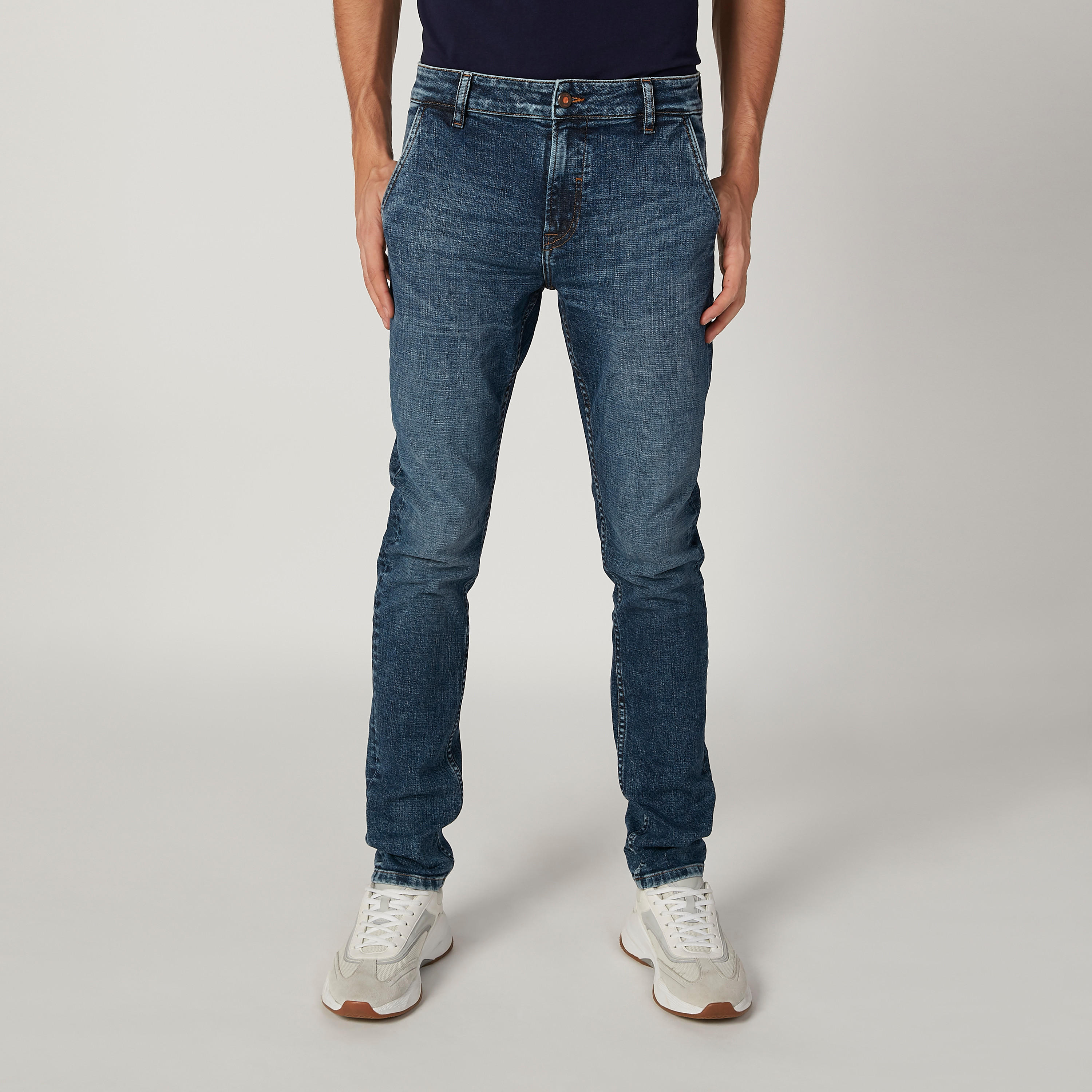 بنطلون جينز مستدام سليم سادة بخصر منخفض وجيوب -men-clothing-bottoms-jeans-image-1