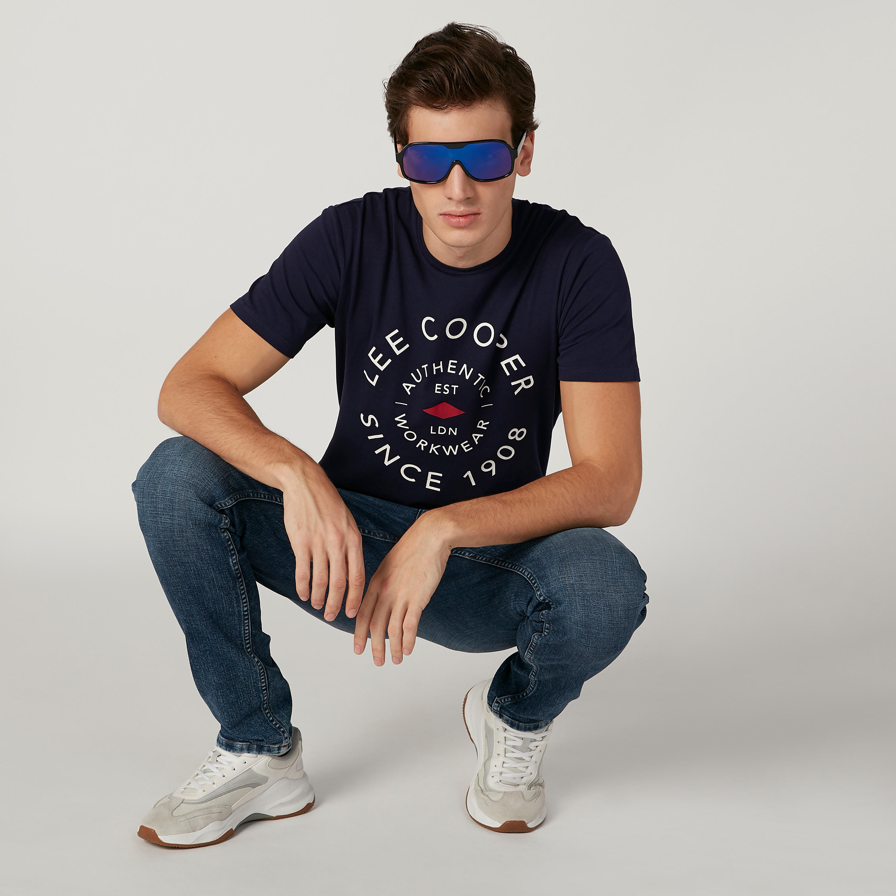 بنطلون جينز مستدام سليم سادة بخصر منخفض وجيوب -men-clothing-bottoms-jeans-image-5