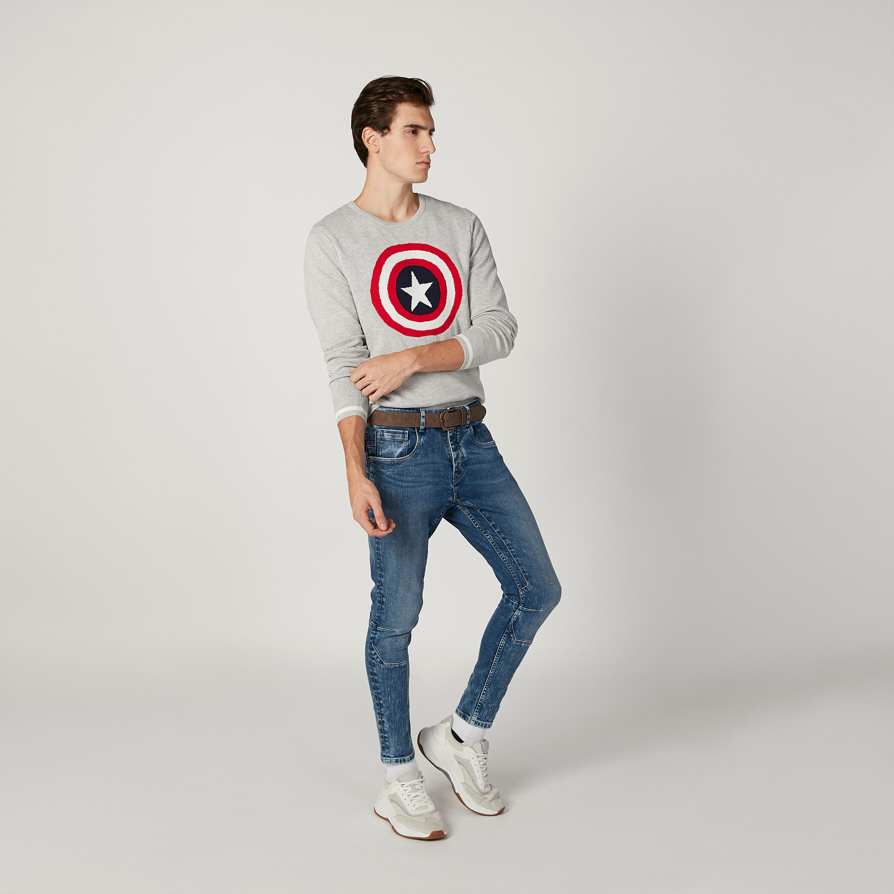 بنطلون جينز مستدام سليم سادة بخصر منخفض وجيوب-men-clothing-bottoms-jeans-image-2