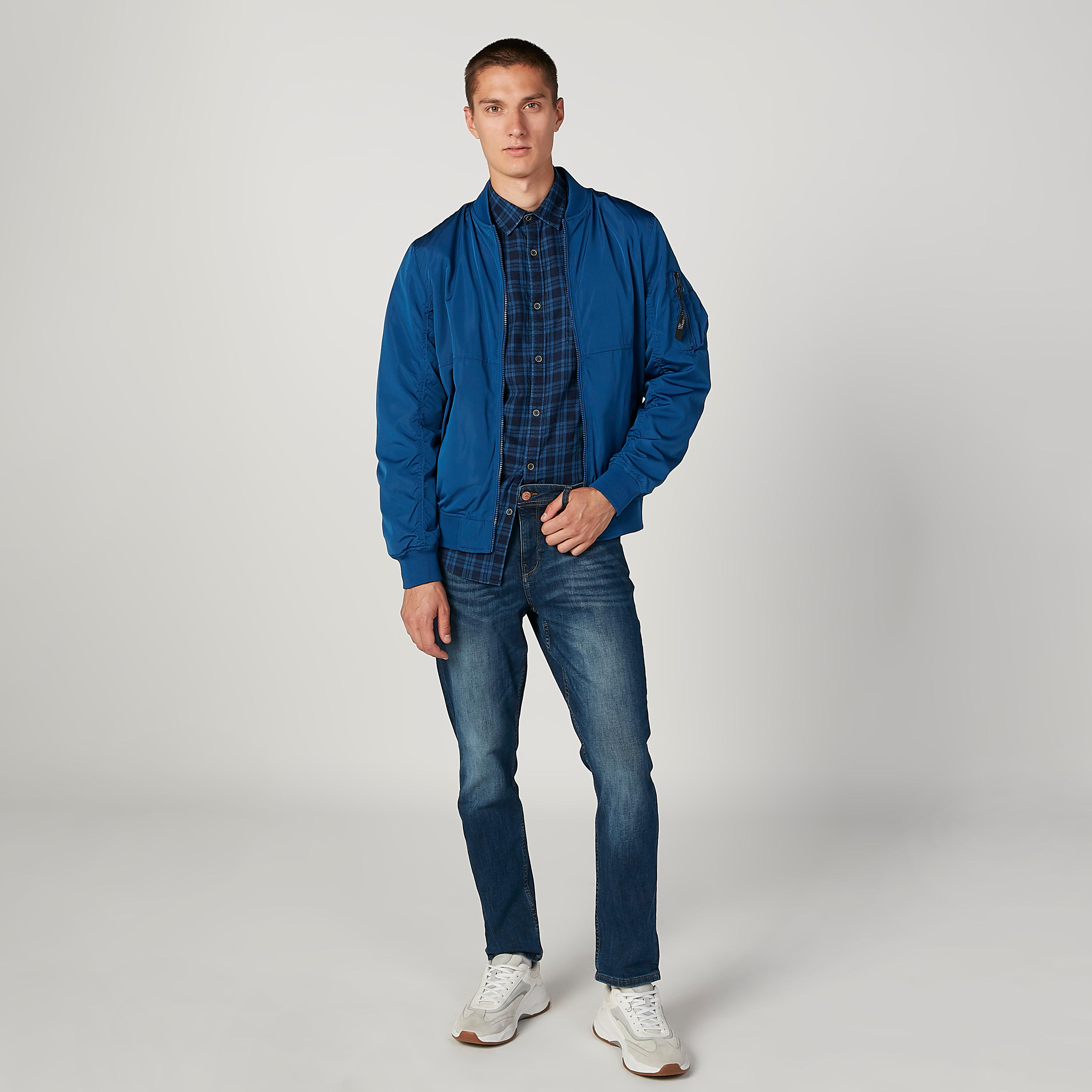 قميص كاروهات بياقة عاديّة وأكمام طويلة-men-clothing-shirts-image-2