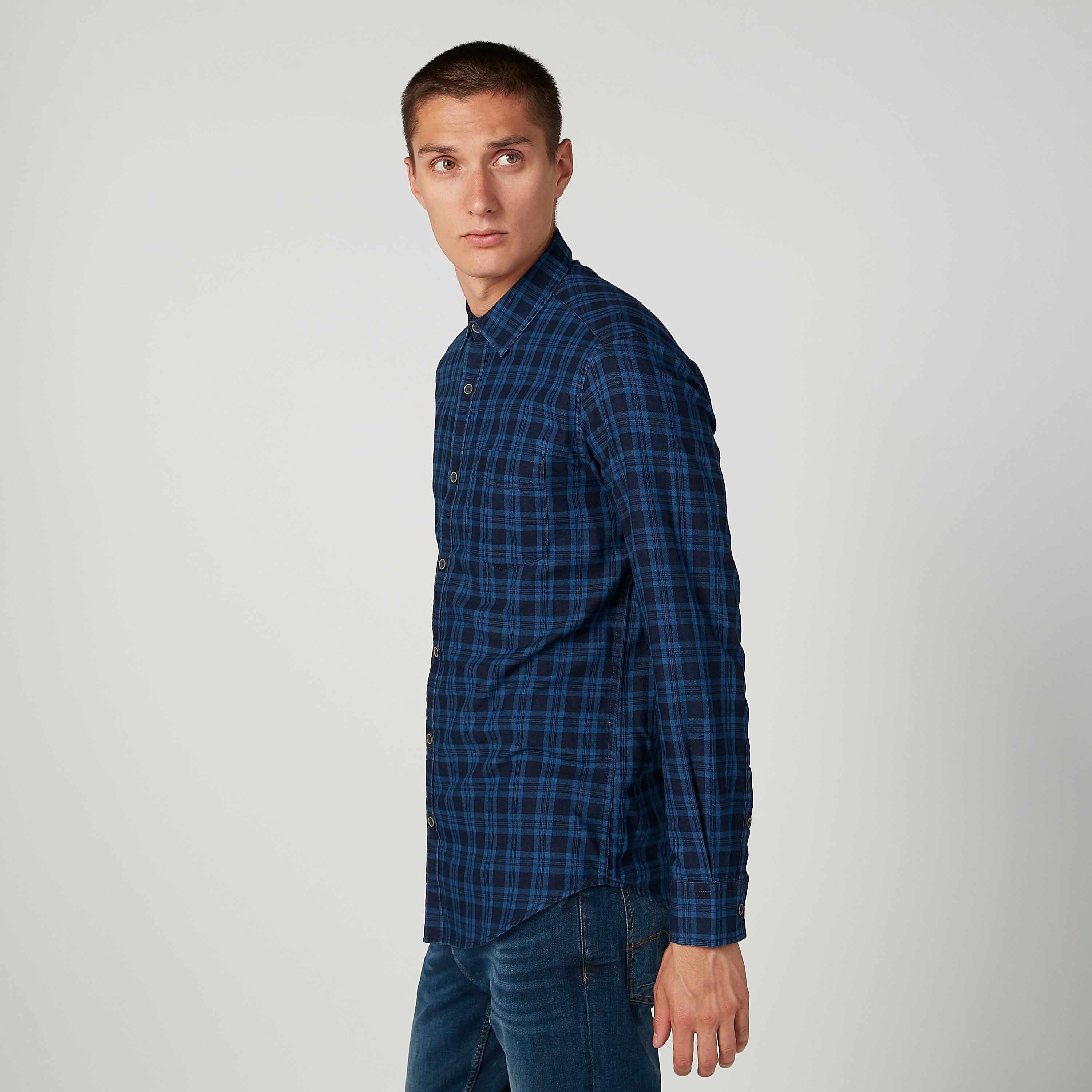 قميص كاروهات بياقة عاديّة وأكمام طويلة-men-clothing-shirts-image-5