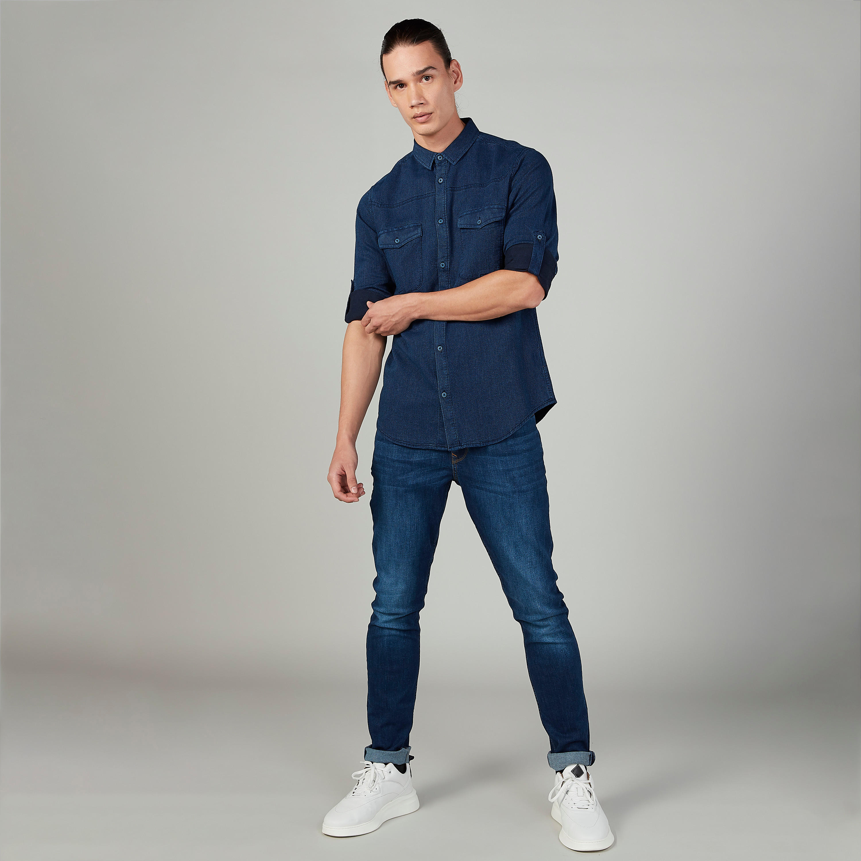 بليزر سليم بارز الملمس بأكمام طويلة وأزرار-men-clothing-shirts-image-2