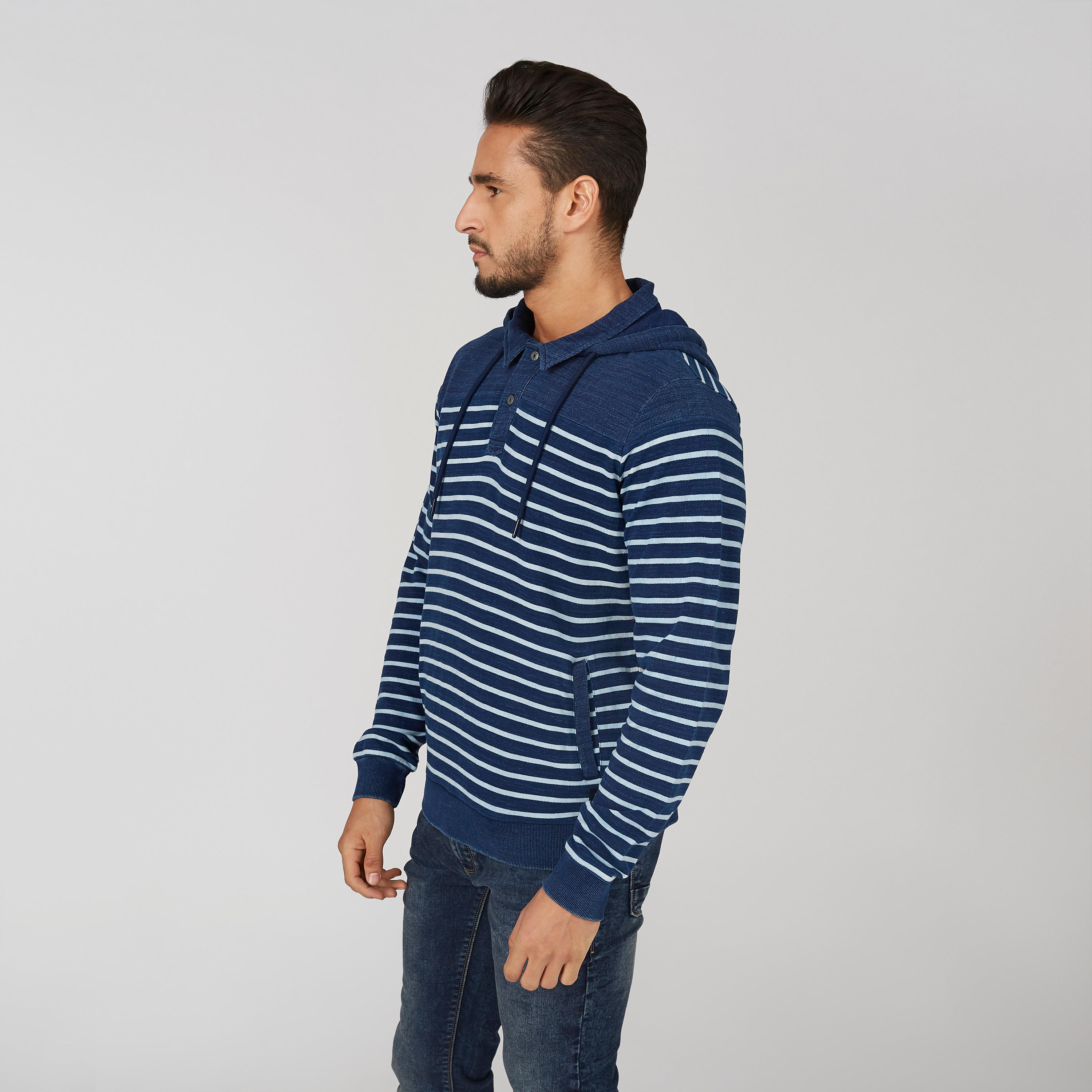 سويت شيرت مقلم بقبّعة وجيوب-men-winterwear-hoodiesandsweatshirts-image-3