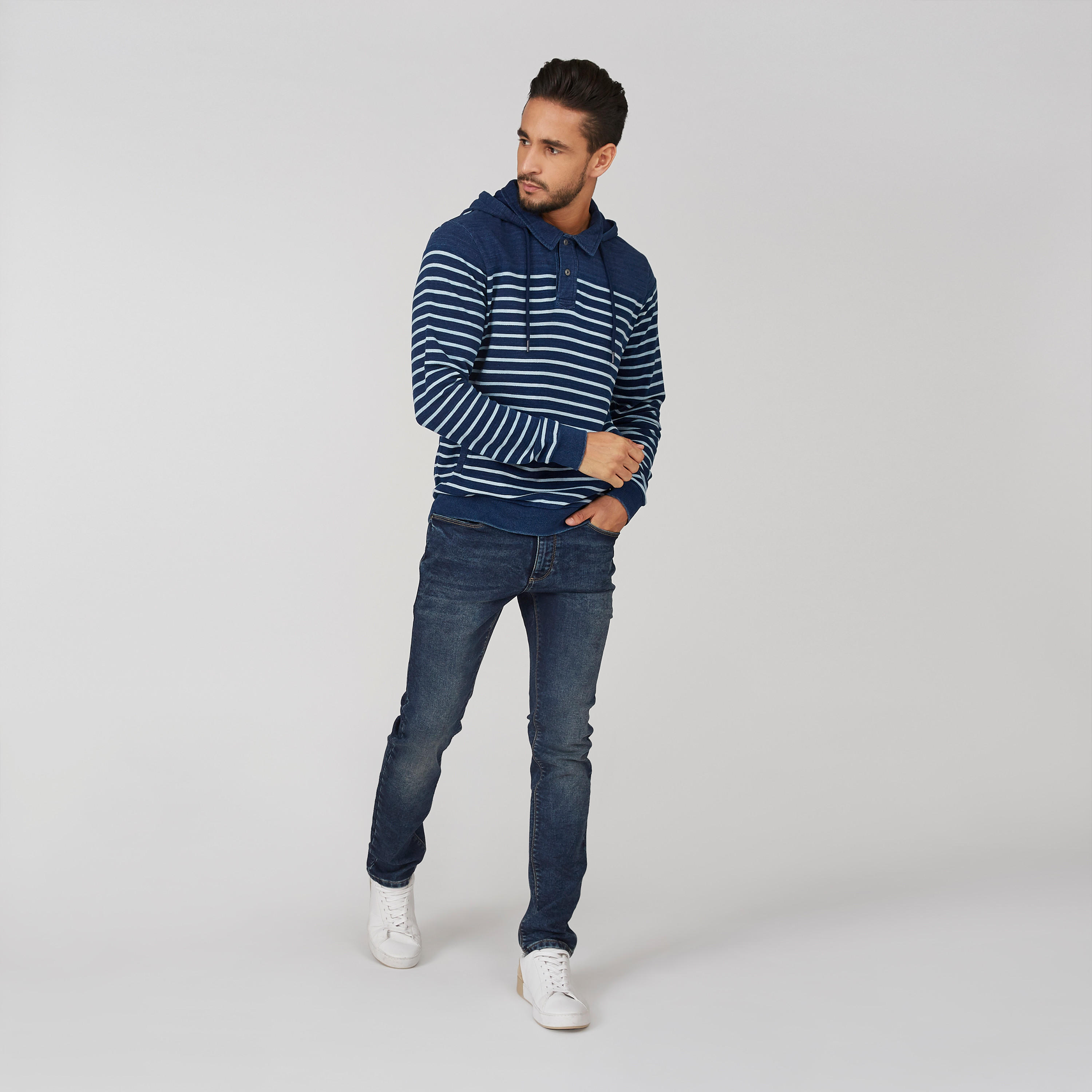 سويت شيرت مقلم بقبّعة وجيوب-men-winterwear-hoodiesandsweatshirts-image-4
