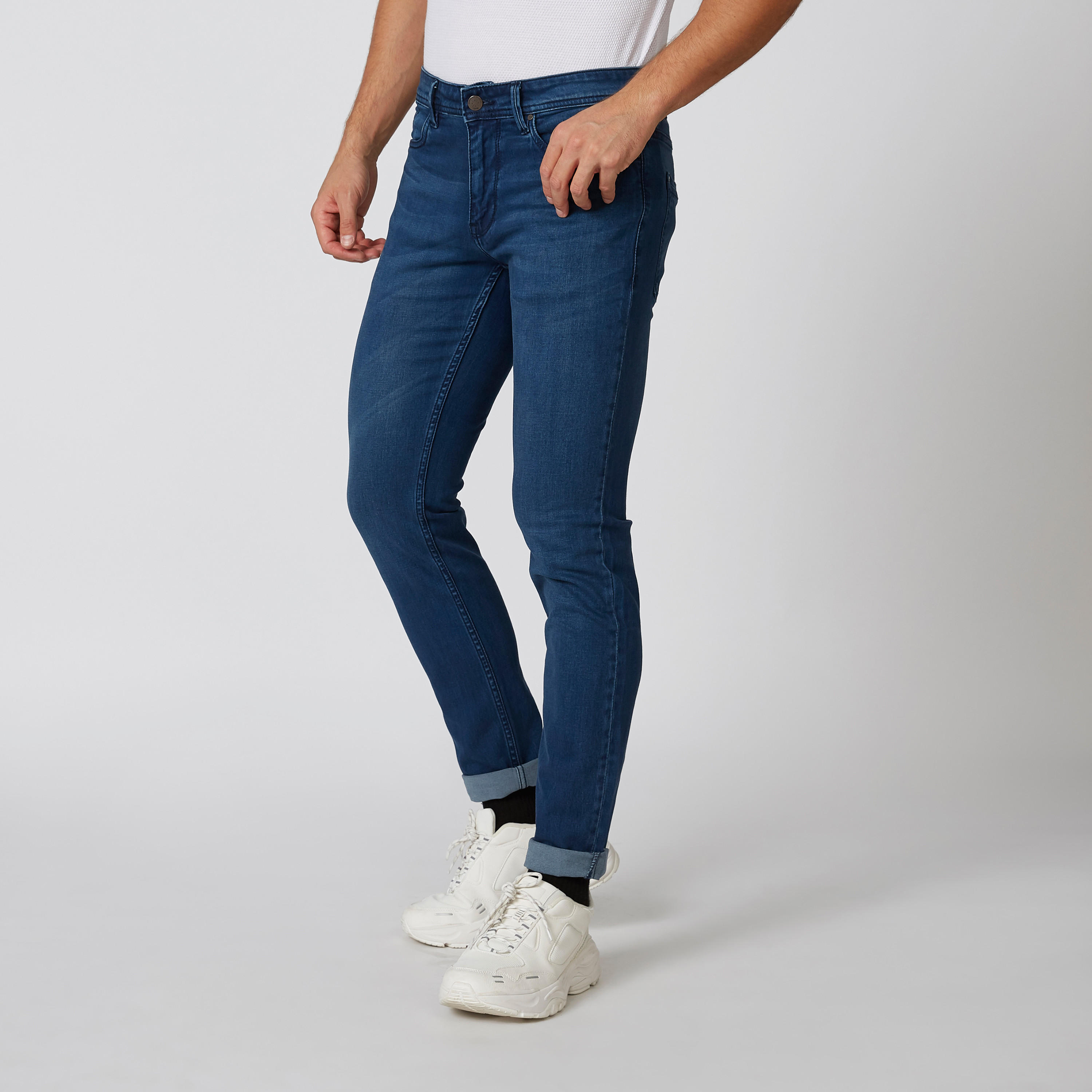 بنطلون جينز مستدام سليم سادة بخصر منخفض وحلقات حزام-men-clothing-bottoms-jeans-image-1