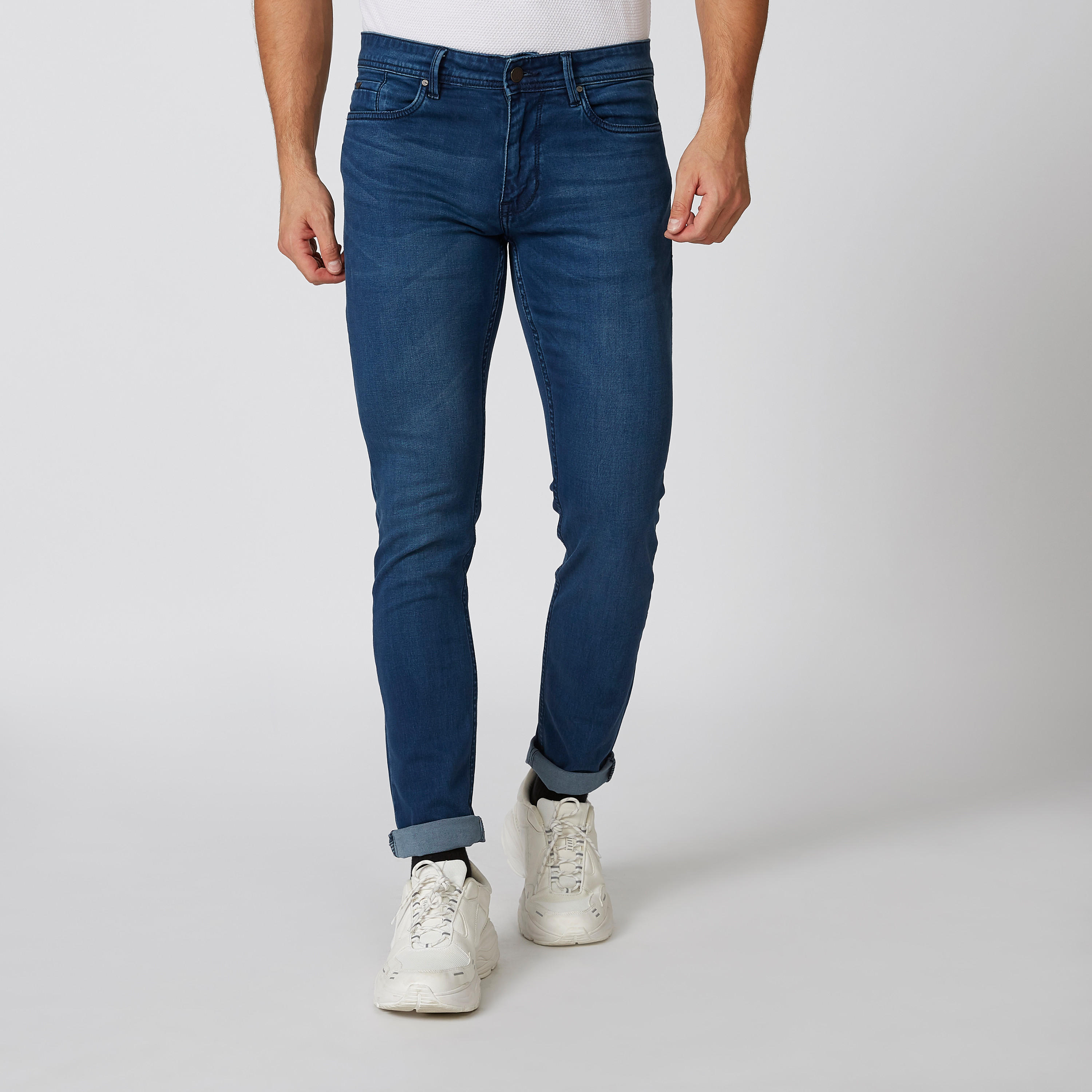 بنطلون جينز مستدام سليم سادة بخصر منخفض وحلقات حزام-men-clothing-bottoms-jeans-image-4