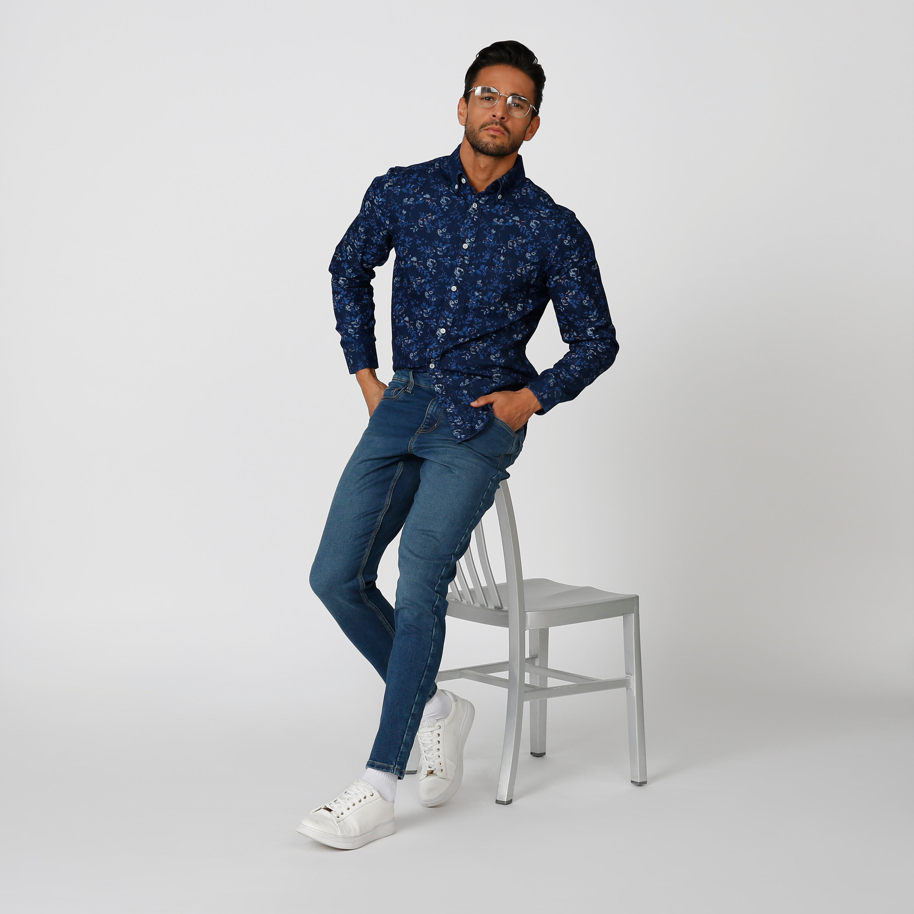 بنطلون جينز مستدام بقصّة جزرة وخصر متوسط الارتفاع وجيوب -men-clothing-bottoms-jeans-image-2