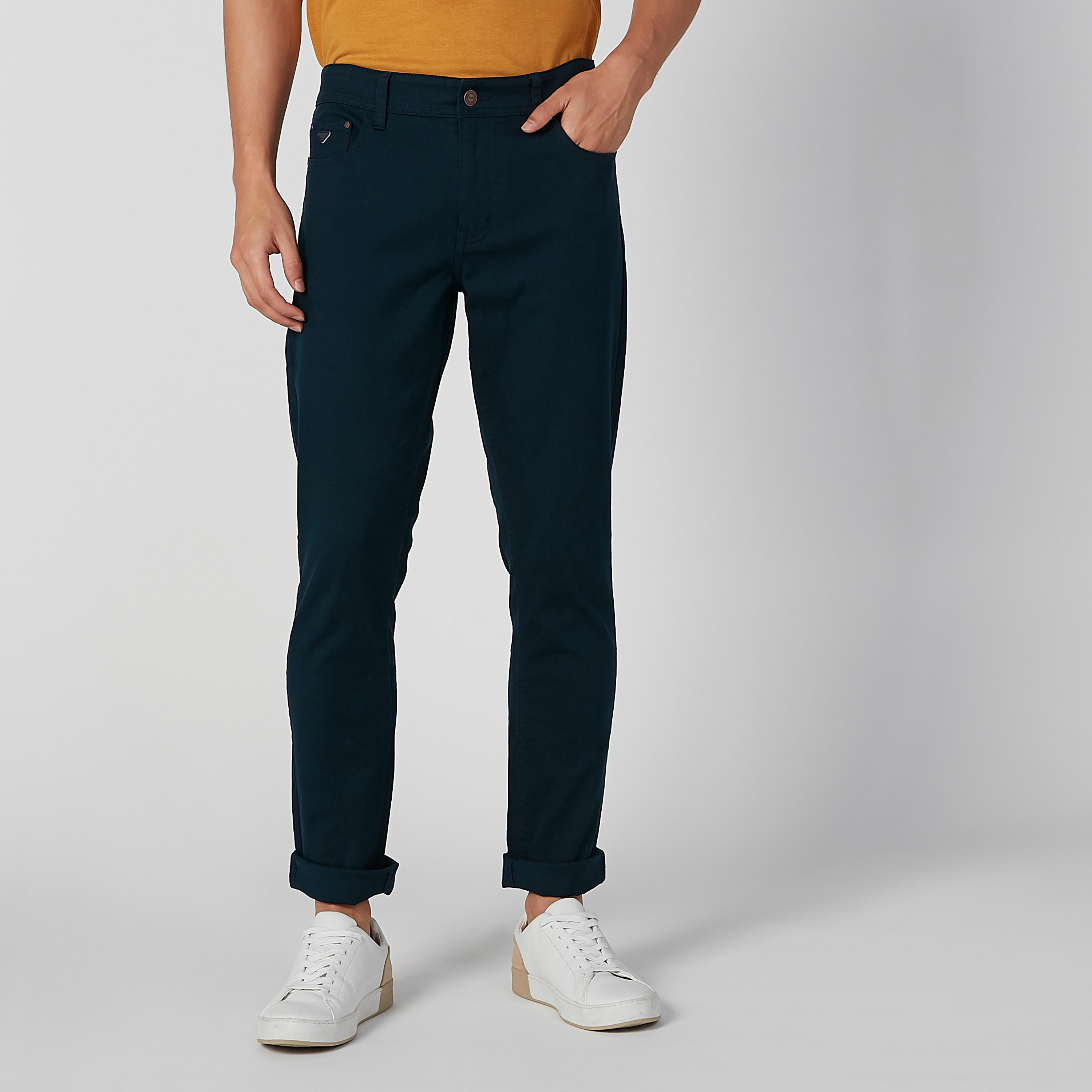 بنطلون جينز سادة بجيوب وحلقات للحزام-men-clothing-bottoms-jeans-image-1