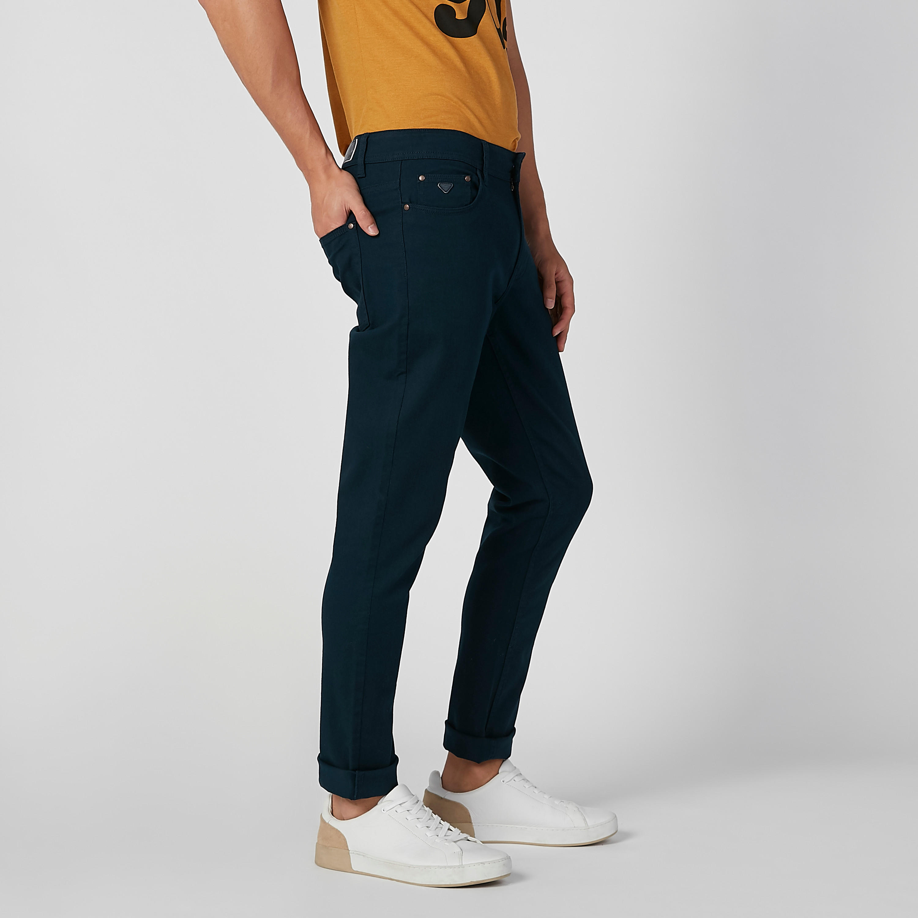 بنطلون جينز سادة بجيوب وحلقات للحزام-men-clothing-bottoms-jeans-image-4