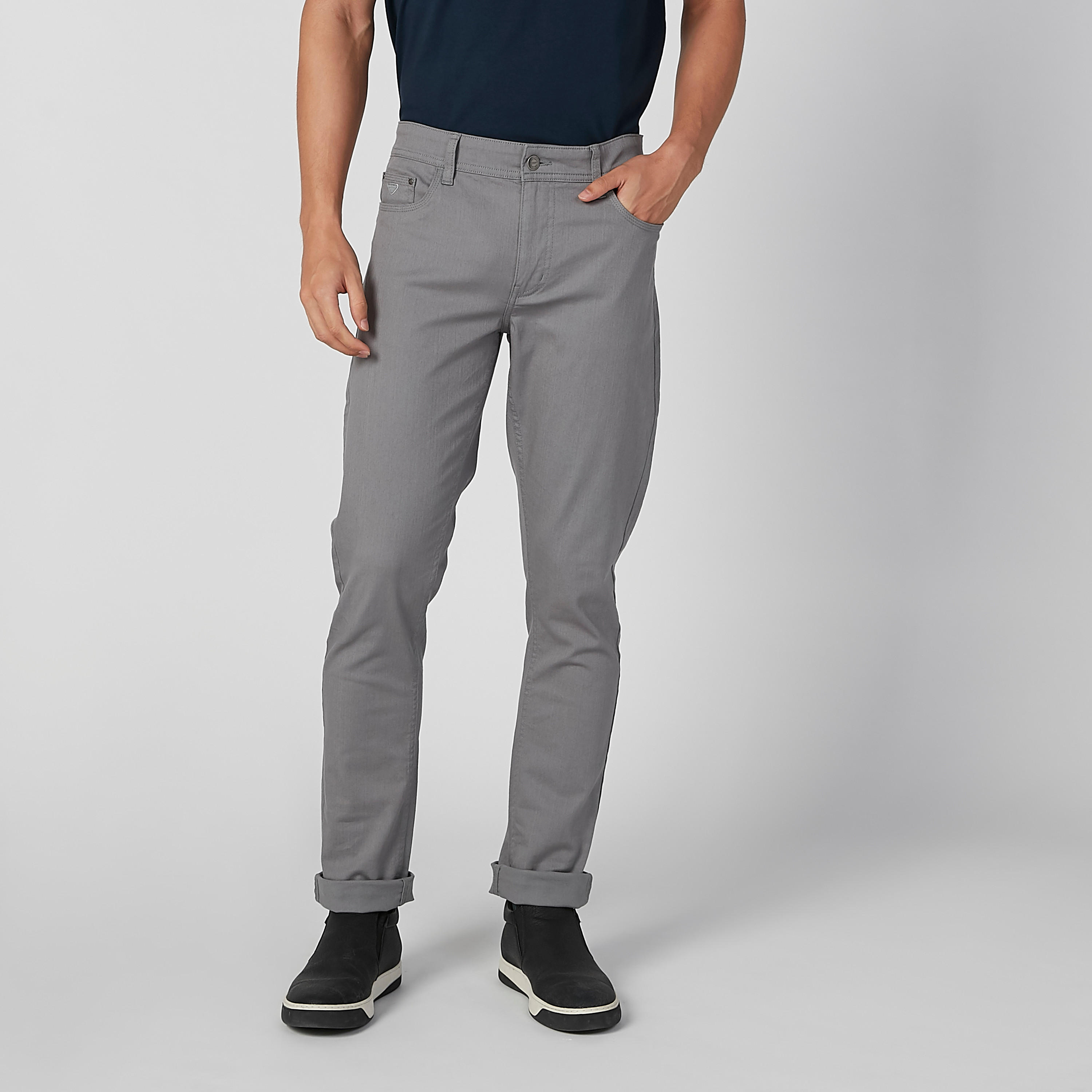 بنطلون جينز سادة بجيوب وحلقات للحزام-men-clothing-bottoms-jeans-image-1