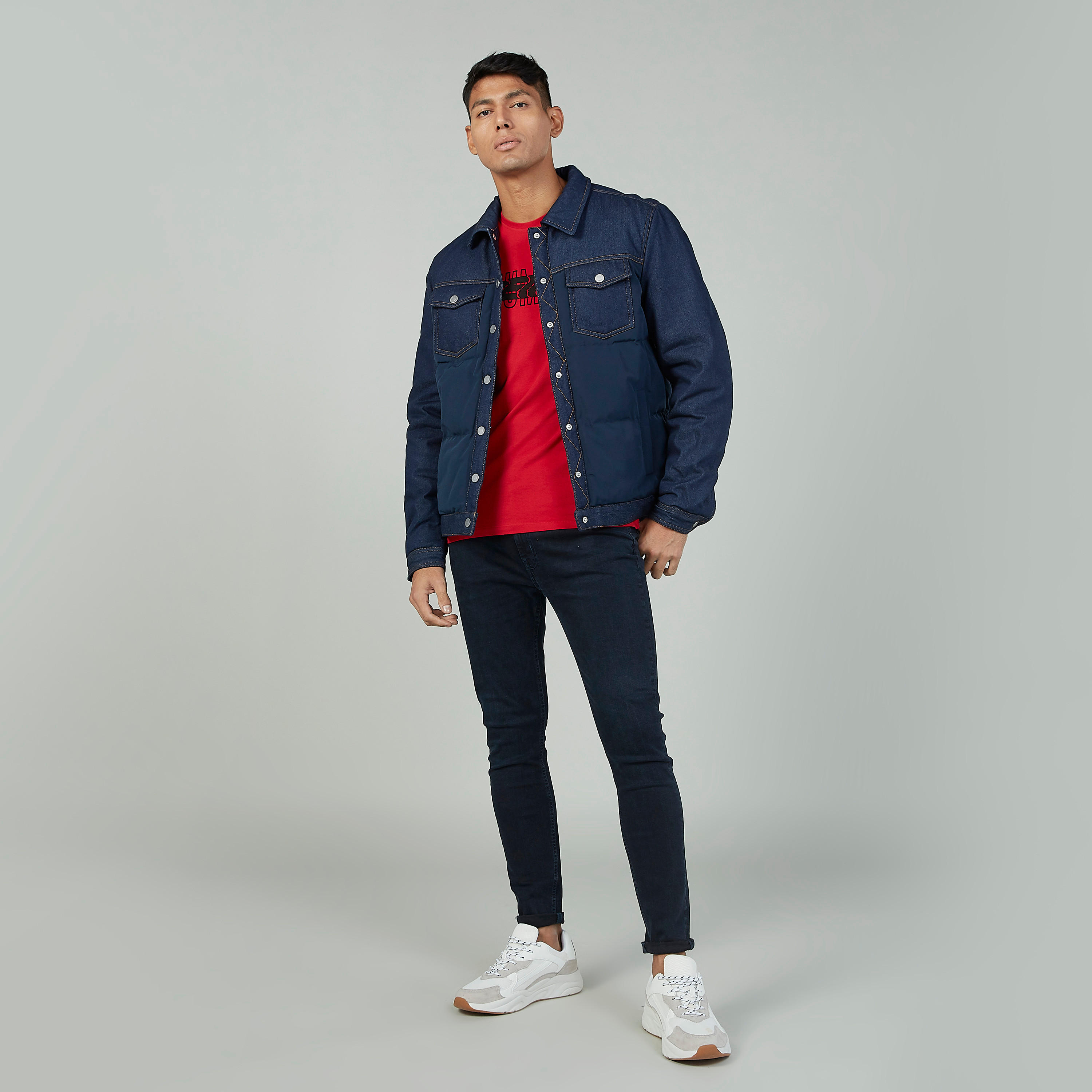 جاكيت دينم بارز الملمس بأكمام طويلة وجيوب بطيّة-men-clothing-jacketsandblazers-jackets-image-3