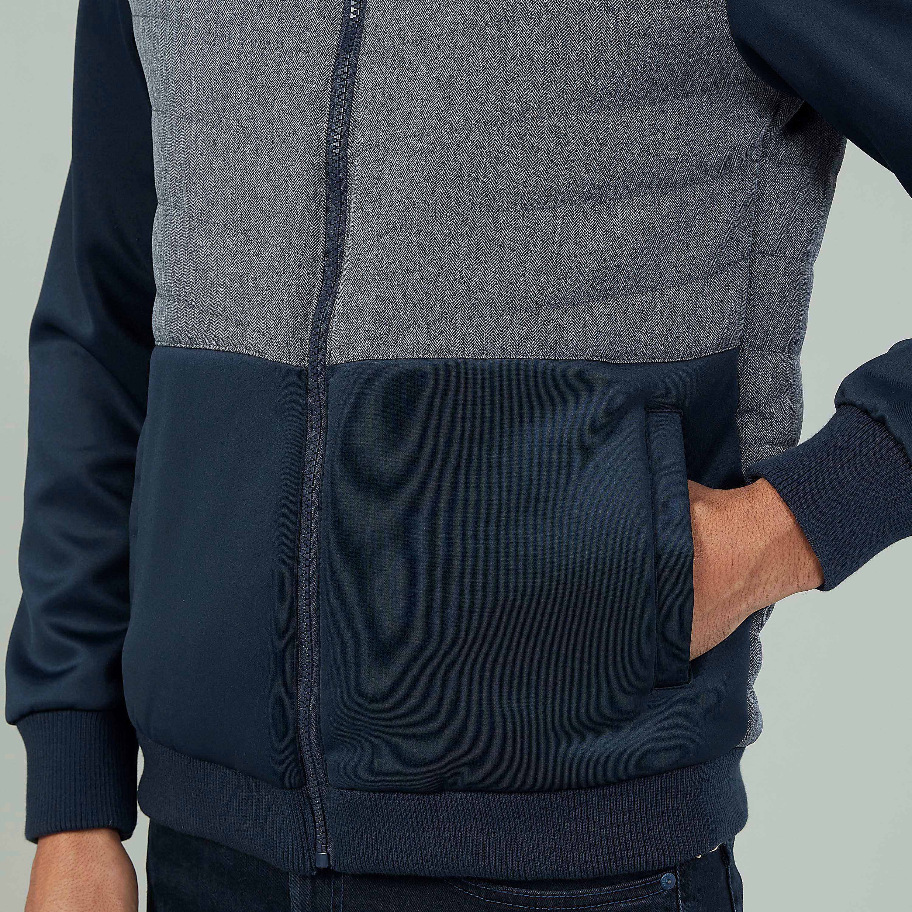 جاكيت بومبر بارز الملمس بأكمام طويلة وجيوب-men-clothing-jacketsandblazers-jackets-image-3