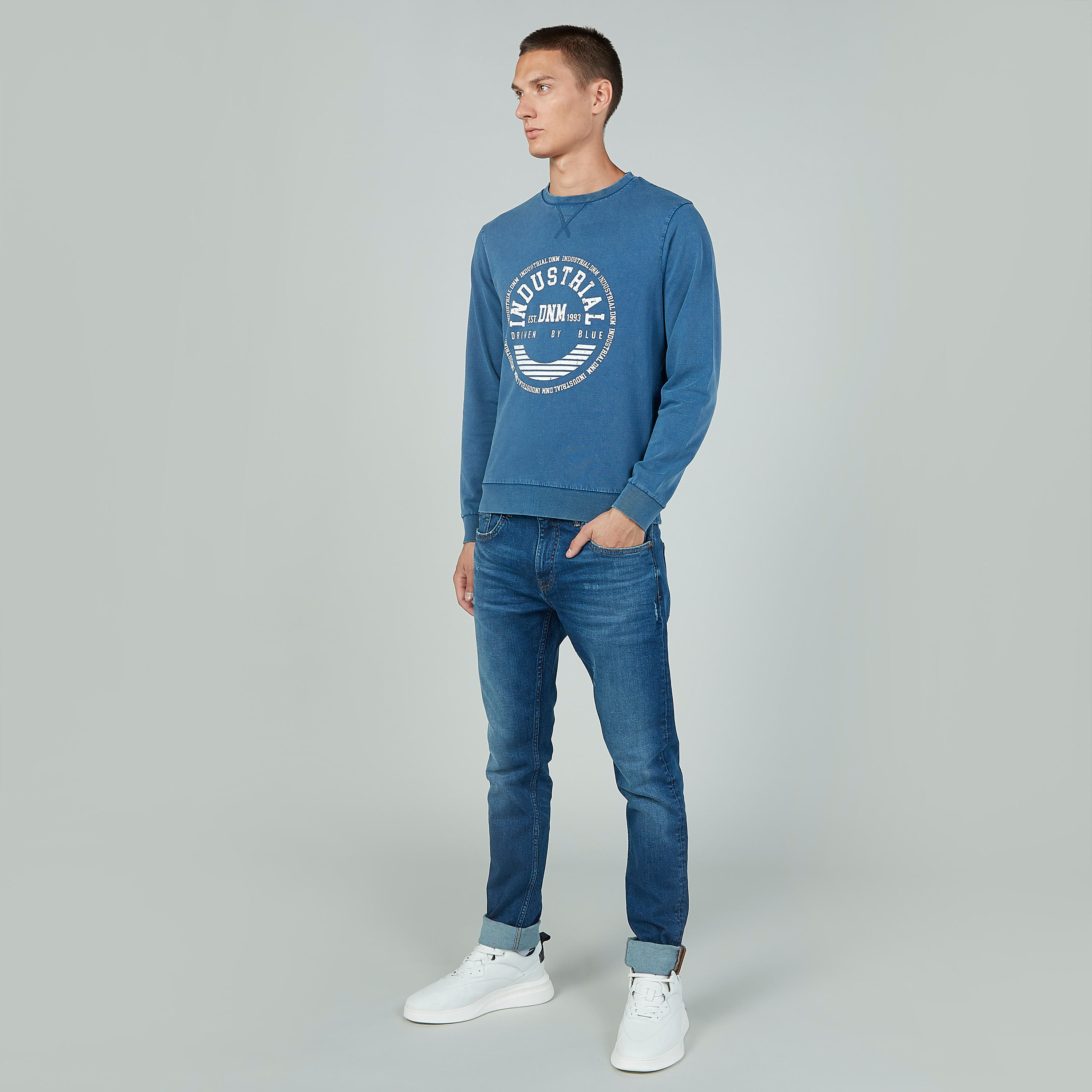 بنطلون جينز طويل بارز الملمس بجيوب وحلقات للحزام-men-clothing-bottoms-jeans-image-2