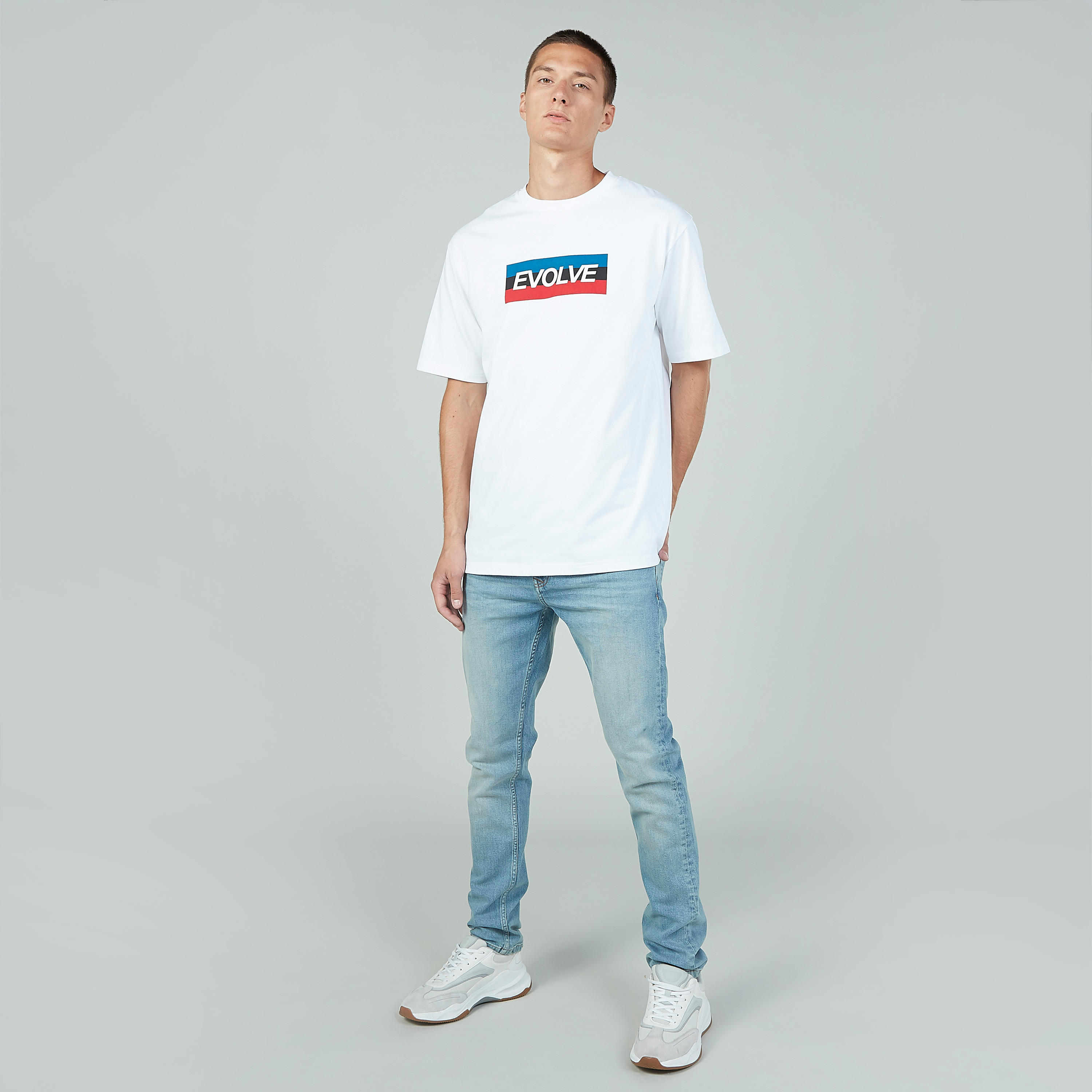 بنطلون جينز طويل بتفاصيل جيوب وحلقات للحزام-men-clothing-bottoms-jeans-image-2