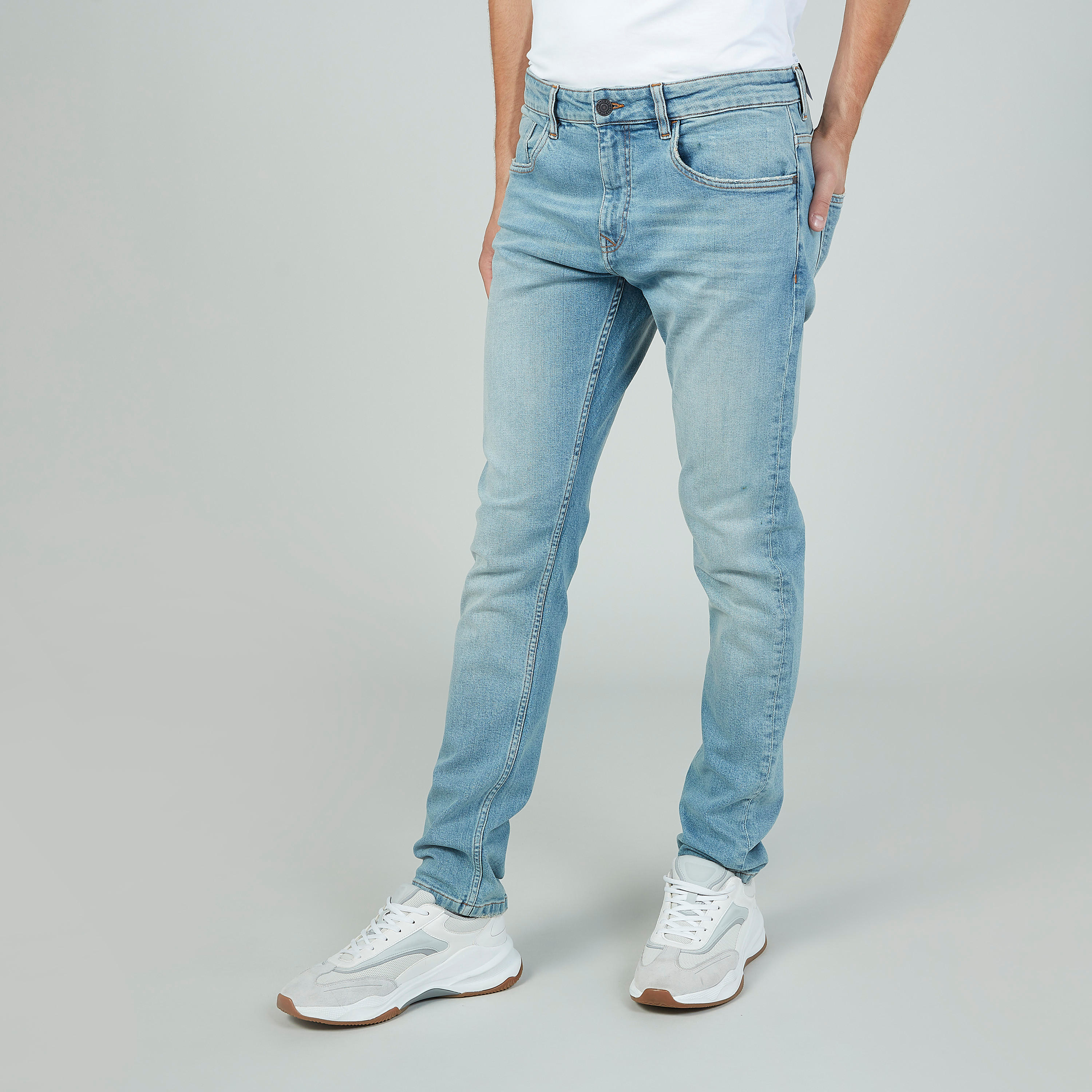 بنطلون جينز طويل بتفاصيل جيوب وحلقات للحزام-men-clothing-bottoms-jeans-image-6