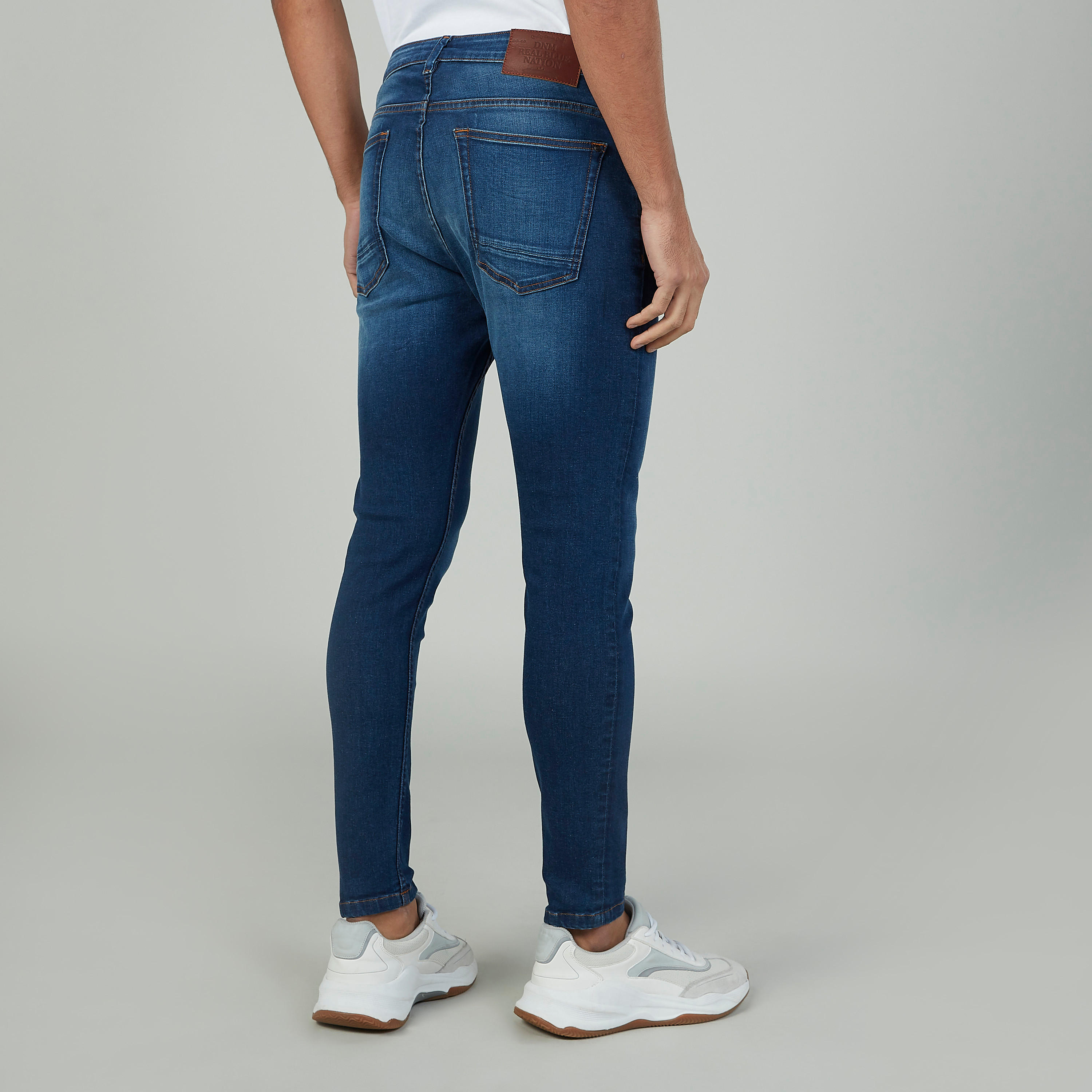 بنطلون جينز سادة طويل بجيوب وحلقات للحزام-men-clothing-bottoms-jeans-image-4