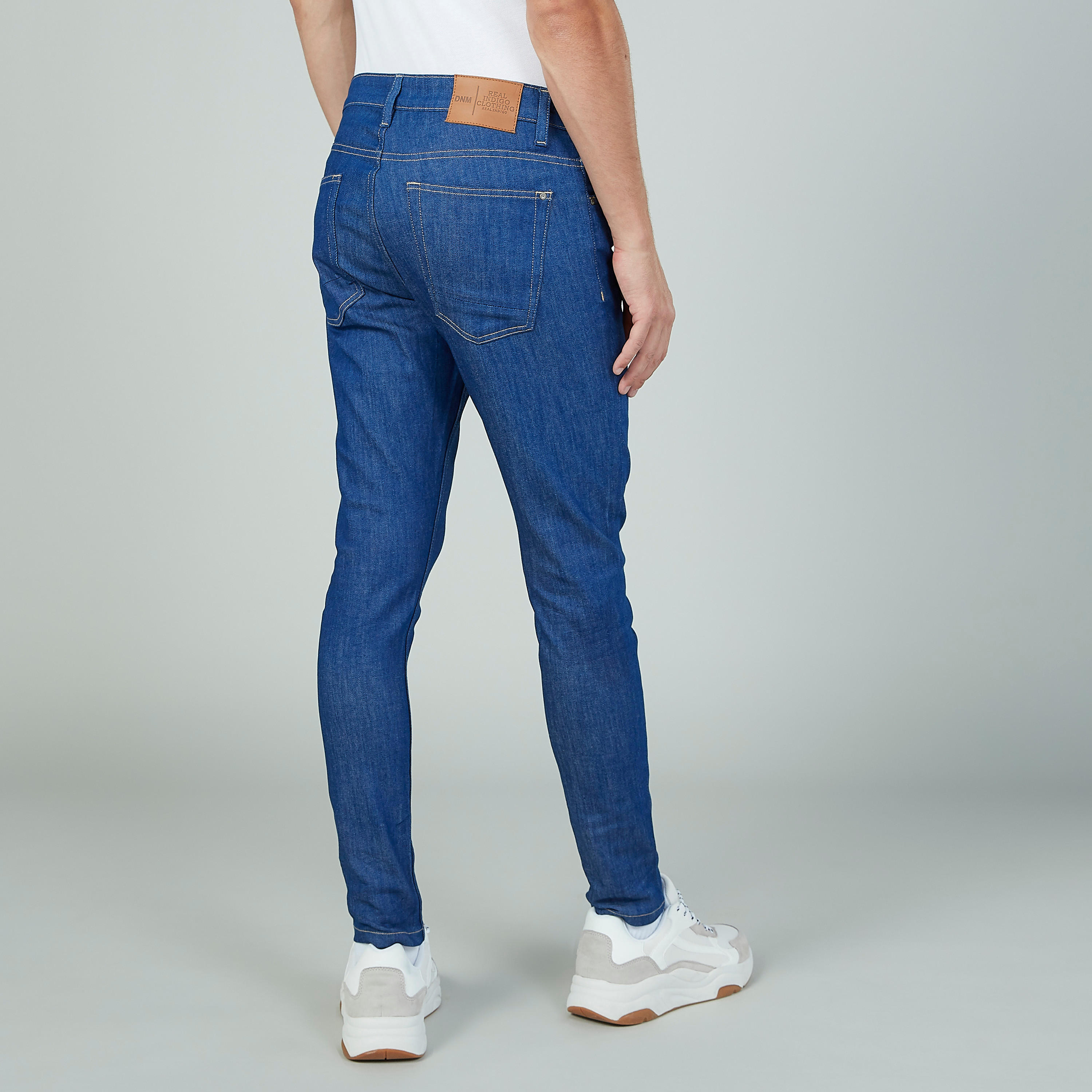 بنطلون جينز طويل بتفاصيل جيوب وحلقات للحزام-men-clothing-bottoms-jeans-image-4