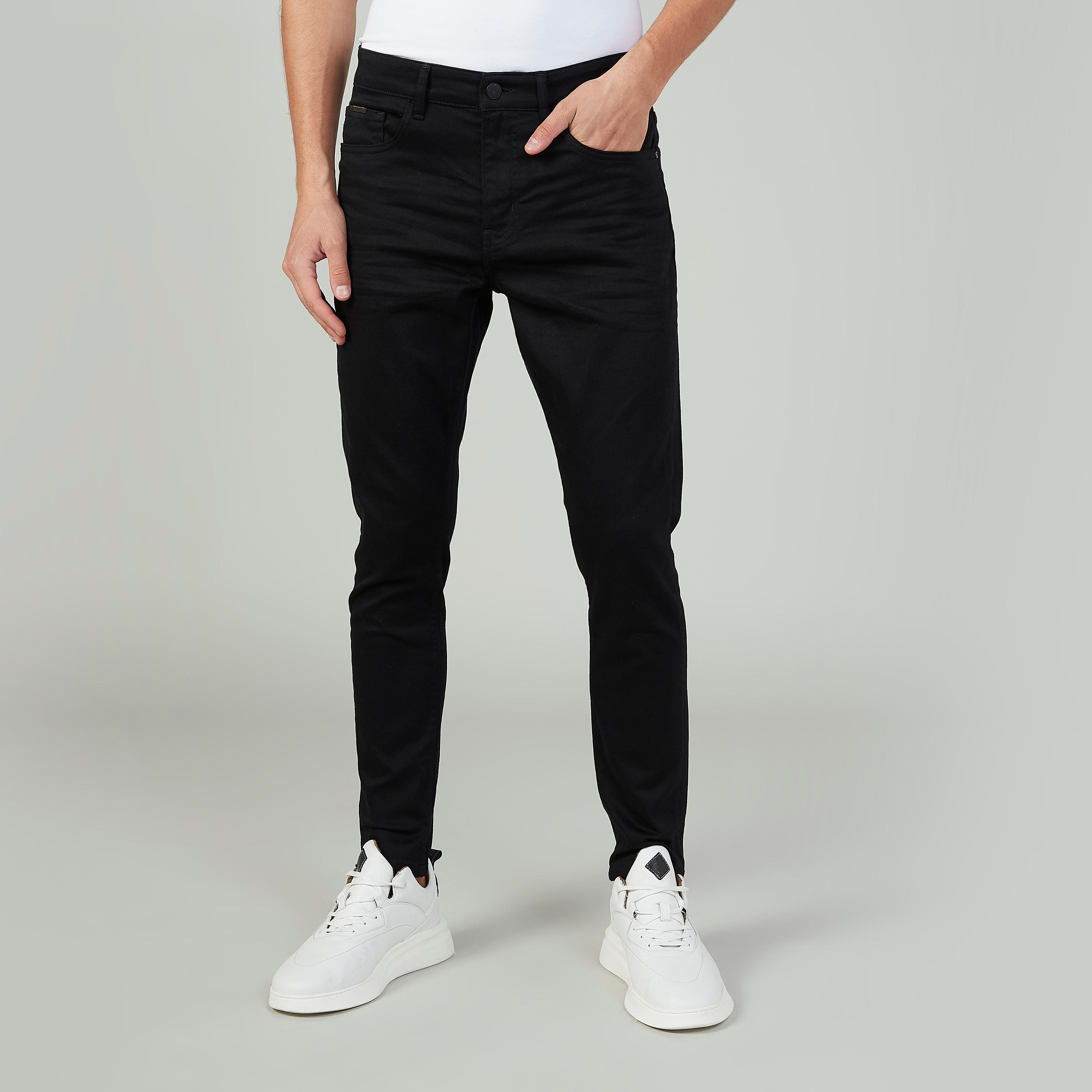 بنطلون جينز طويل بتفاصيل جيوب وحلقات للحزام-men-clothing-bottoms-jeans-image-1