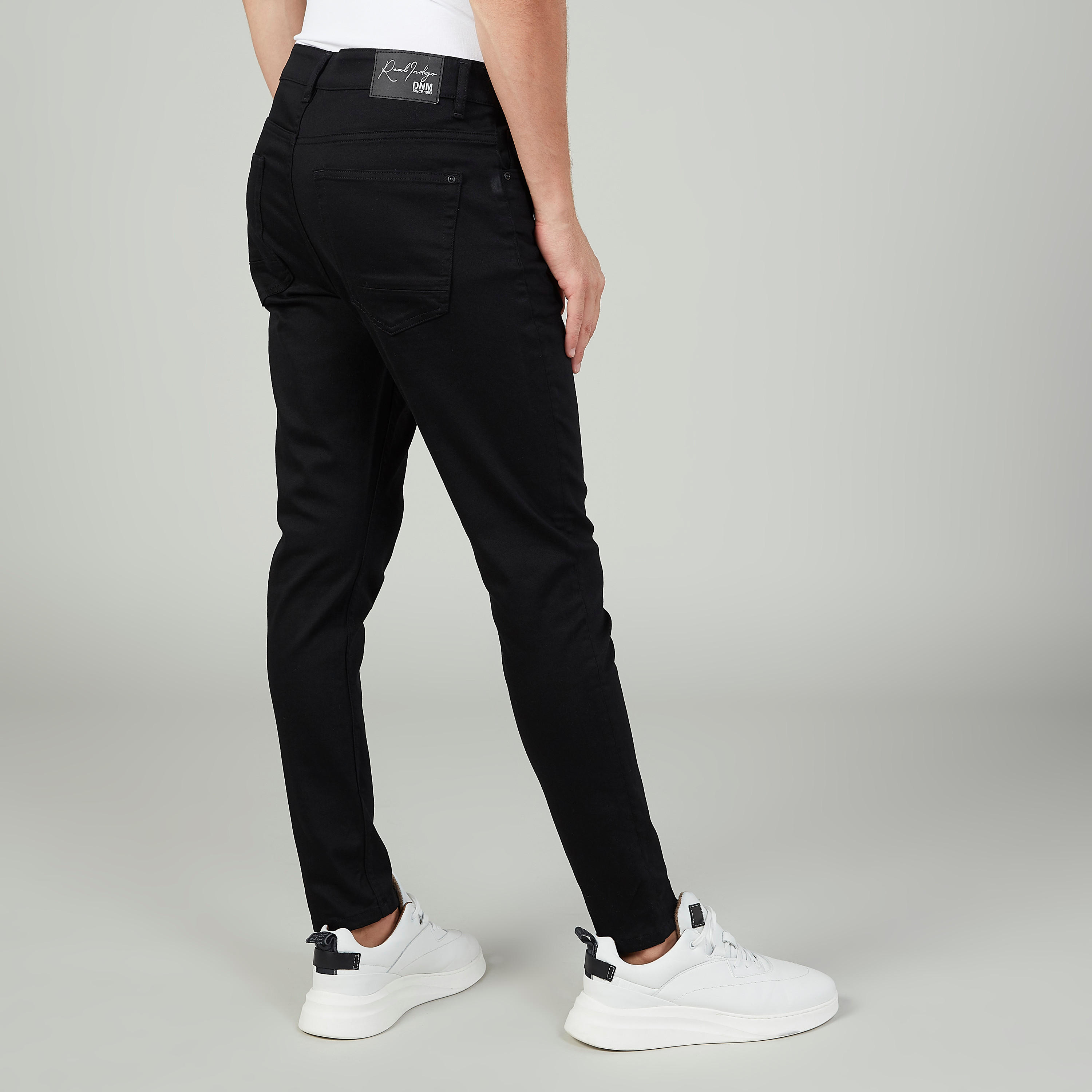 بنطلون جينز طويل بتفاصيل جيوب وحلقات للحزام-men-clothing-bottoms-jeans-image-4