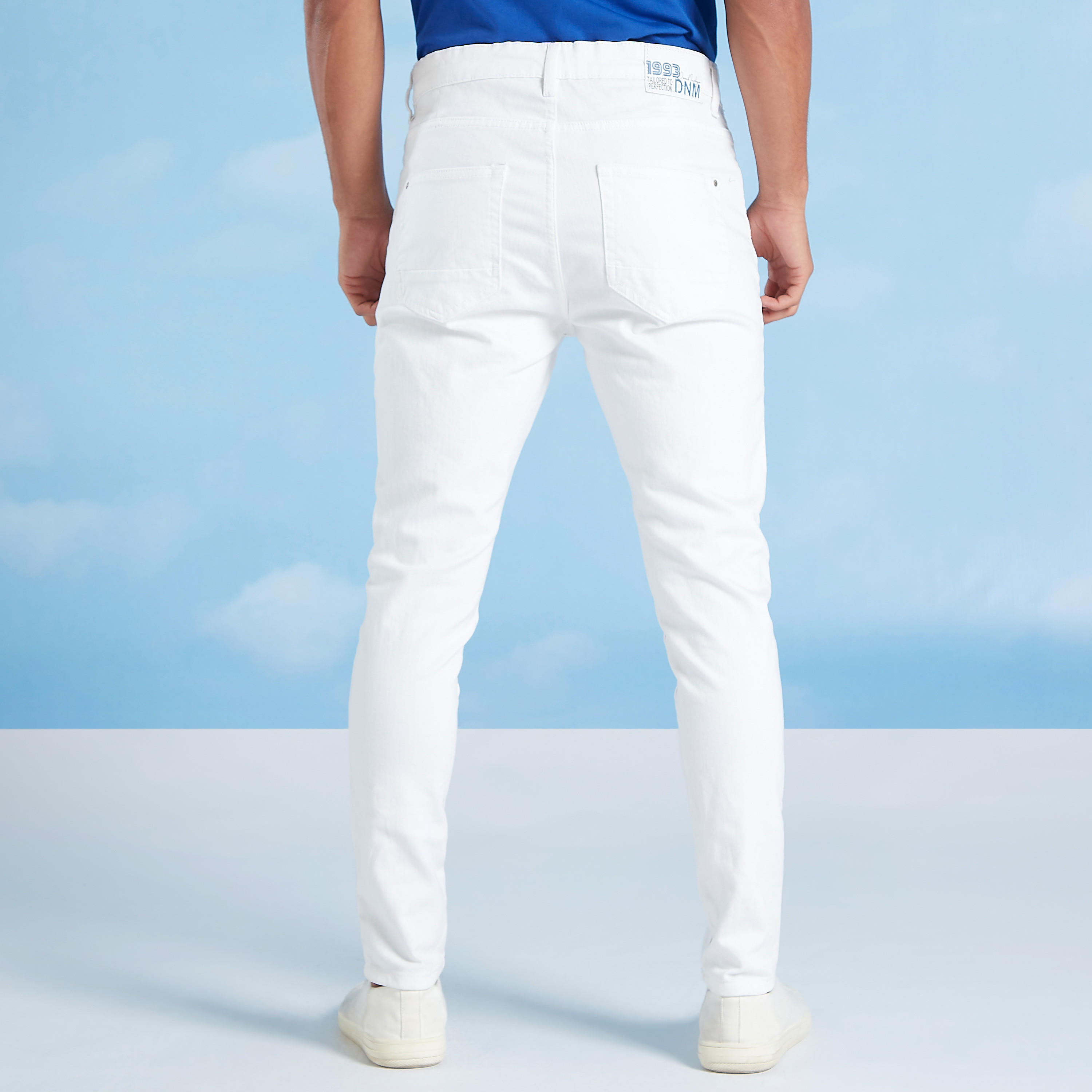بنطلون جينز سادة بتفاصيل جيوب وعراوي-men-clothing-bottoms-jeans-image-4