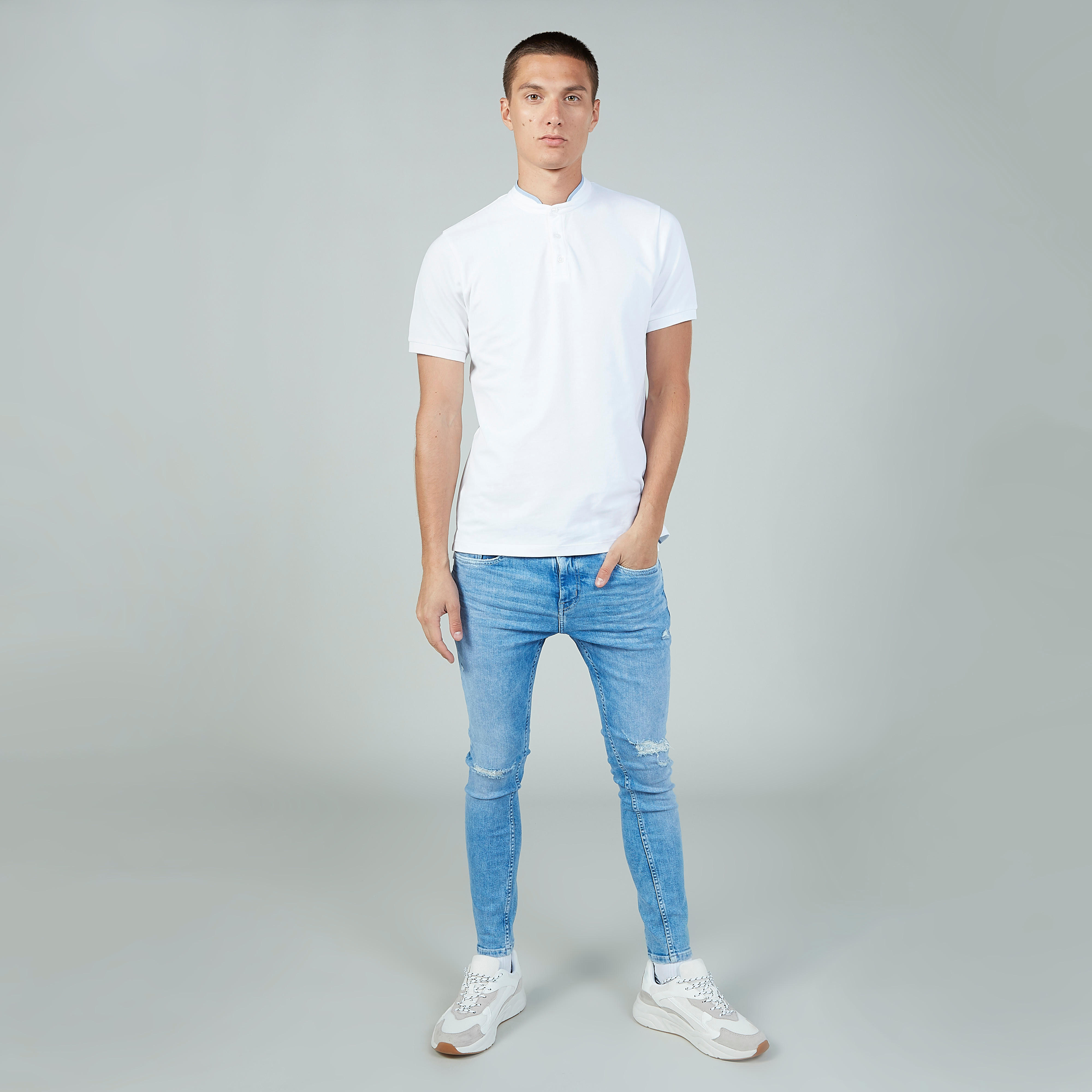 بنطلون جينز طويل ممزّق بجيوب وحلقات للحزام-men-clothing-bottoms-jeans-image-2