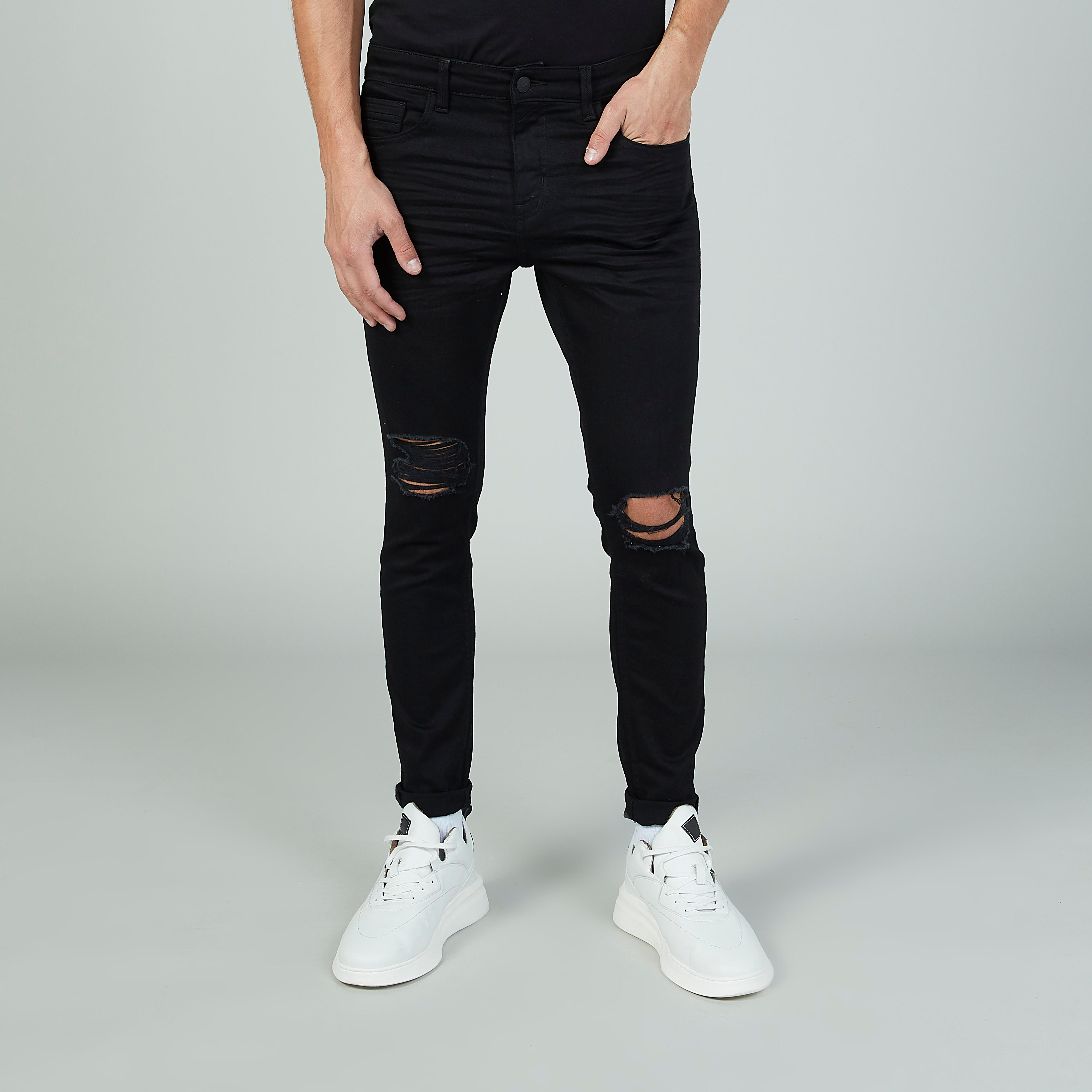 بنطلون جينز طويل ممزّق بجيوب وحلقات للحزام-men-clothing-bottoms-jeans-image-1