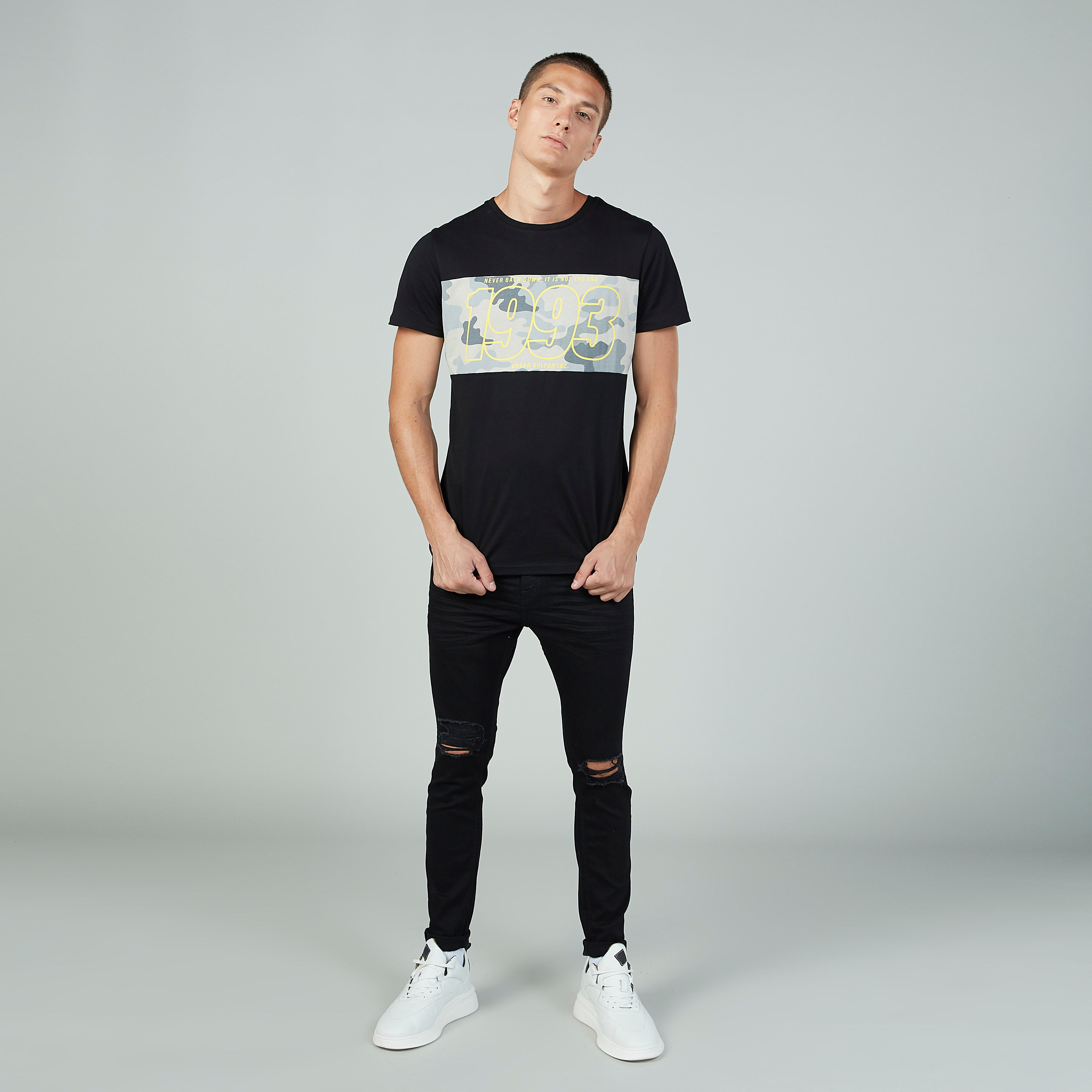 بنطلون جينز طويل ممزّق بجيوب وحلقات للحزام-men-clothing-bottoms-jeans-image-2