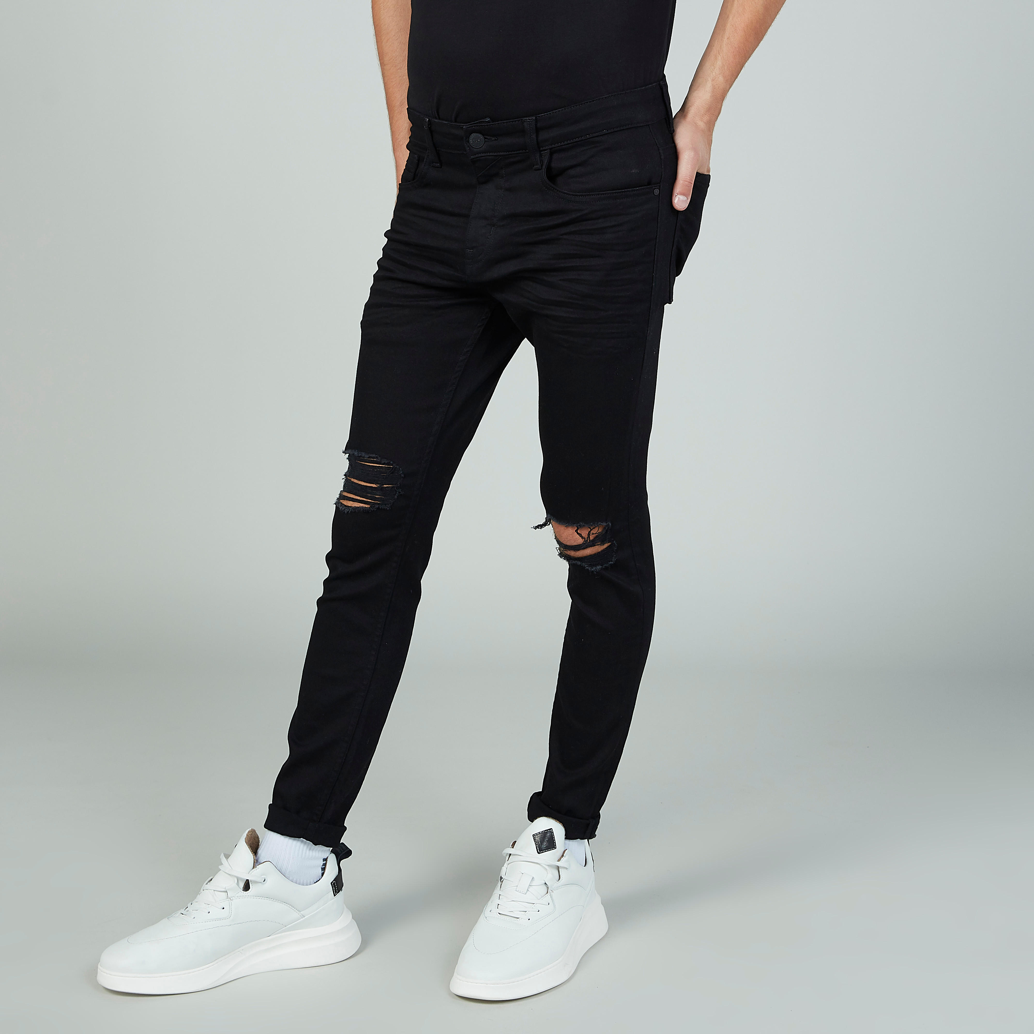 بنطلون جينز طويل ممزّق بجيوب وحلقات للحزام-men-clothing-bottoms-jeans-image-4