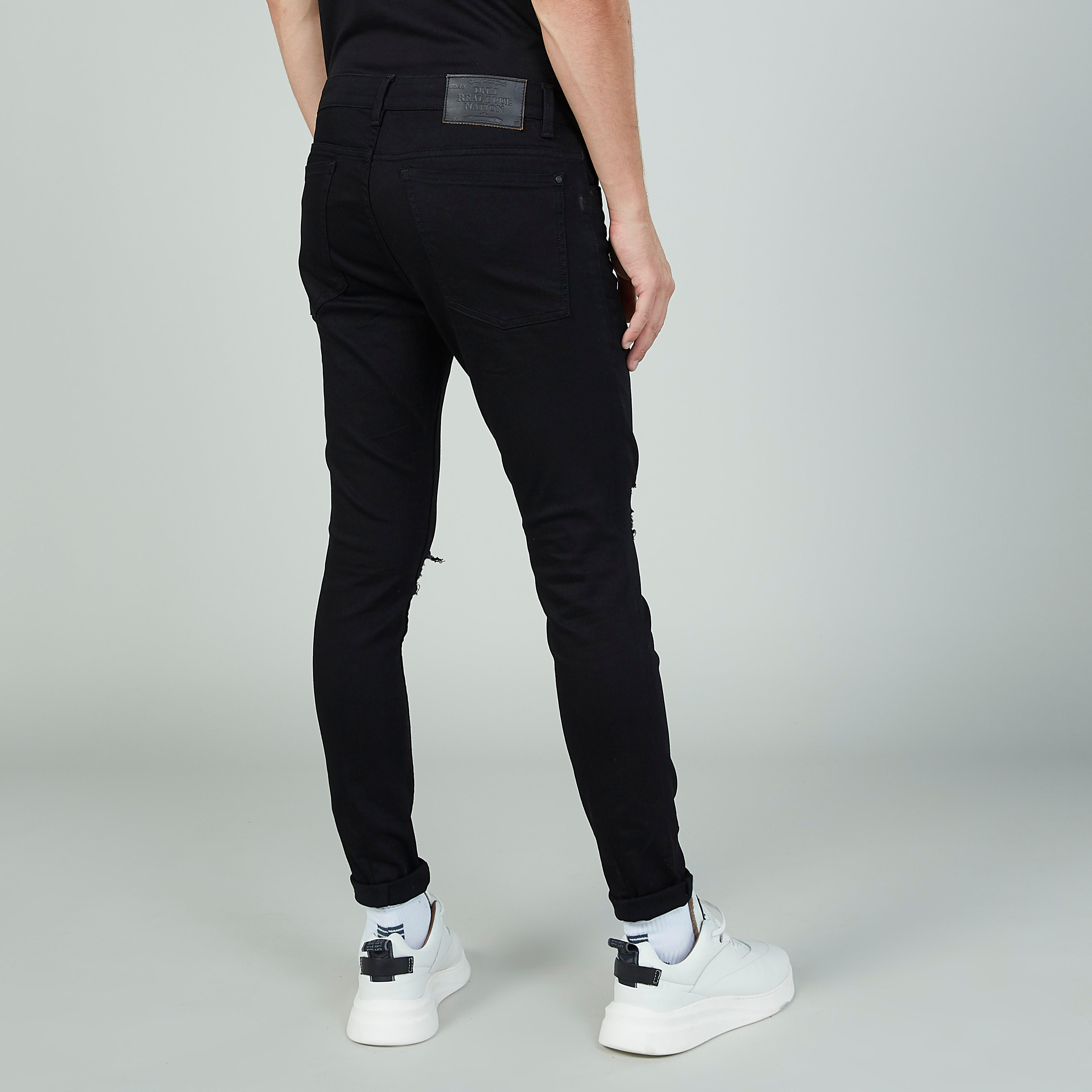 بنطلون جينز طويل ممزّق بجيوب وحلقات للحزام-men-clothing-bottoms-jeans-image-6